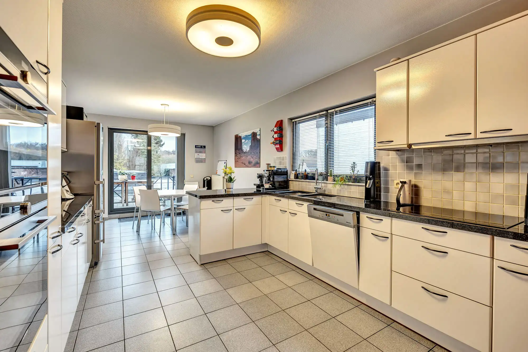 Unieke combinatie van wooncomfort, atelier en tuin foto 9