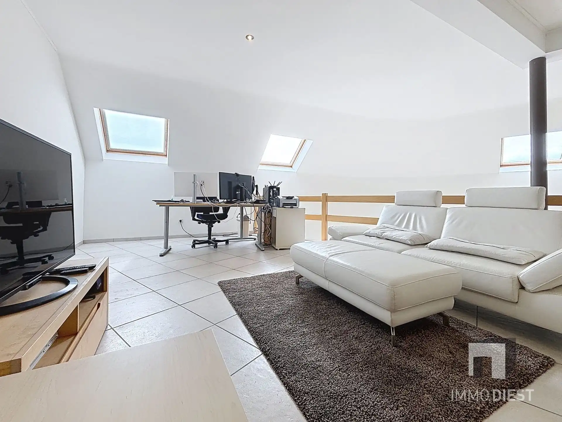 Knap duplexappartement badend in licht op gunstige ligging in Zichem. foto 19