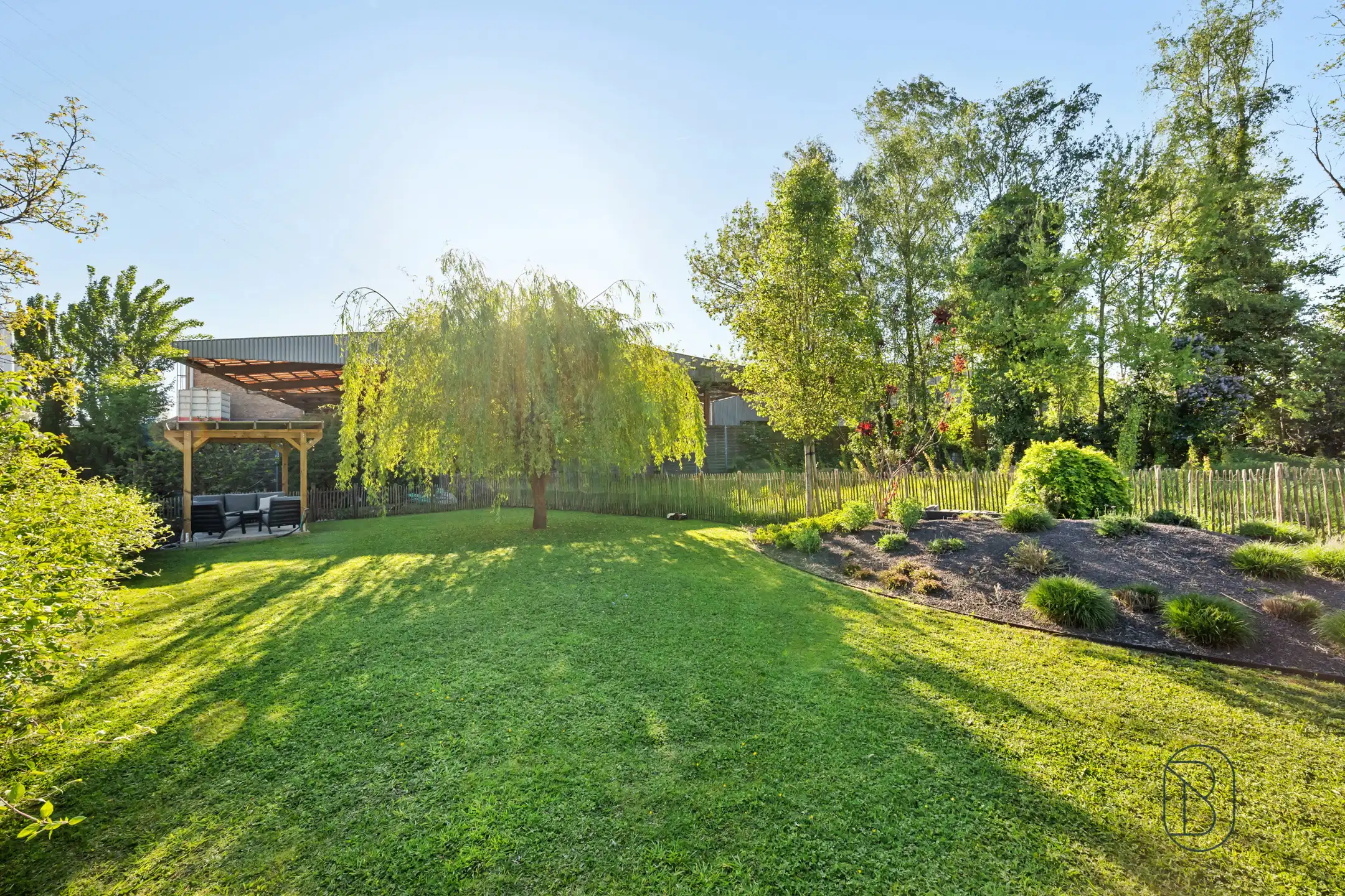 Ruime, instapklare HOB met tuin en multifunctionele garage! foto 3
