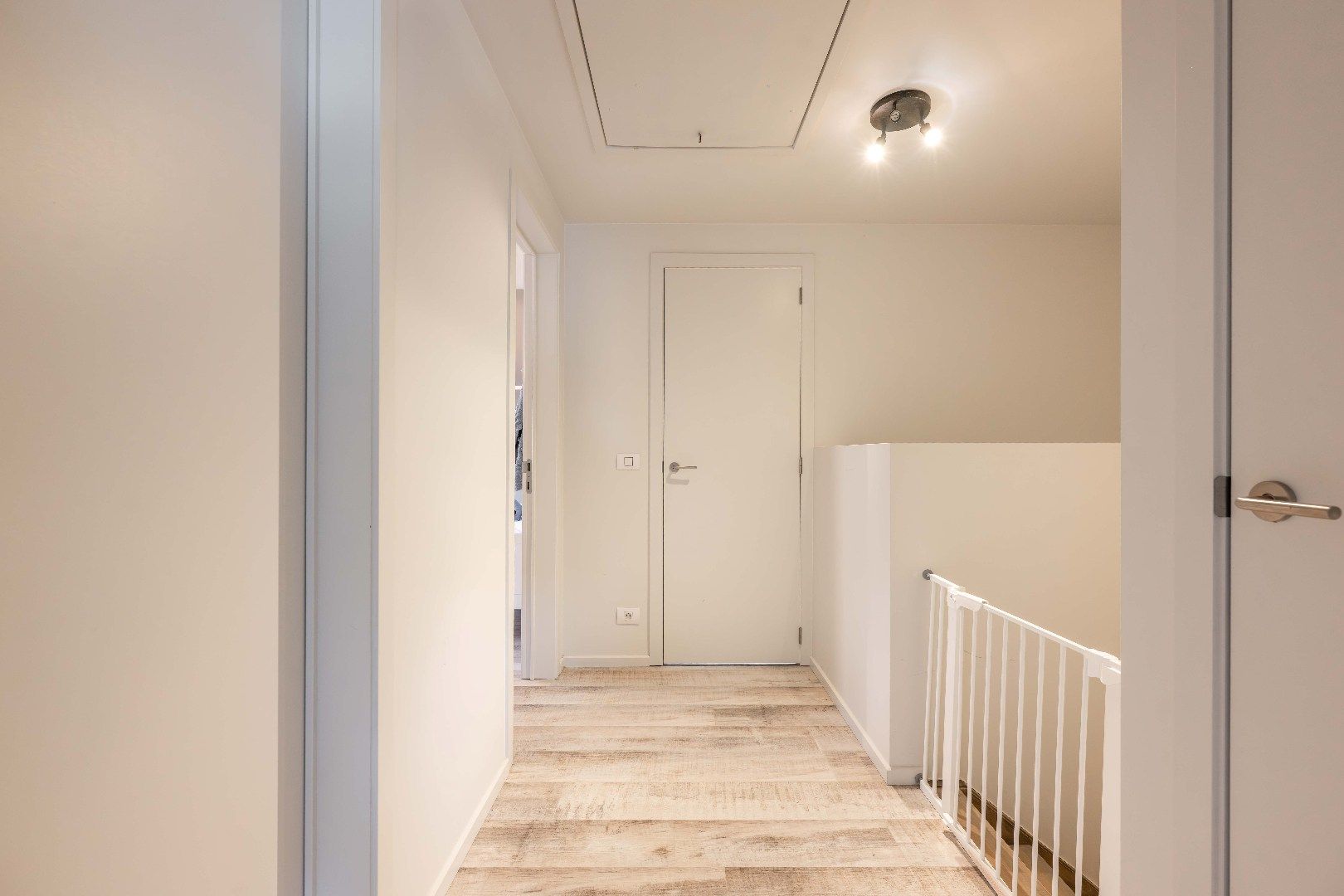 RECENTE (BJ 2020) ENERGIEZUINDIGE HALF OPEN BEBOUWING foto 10