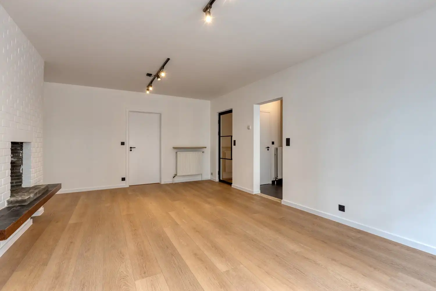 Instapklaar twee slaapkamer appartement met terras nabij het Zuidpark foto 2