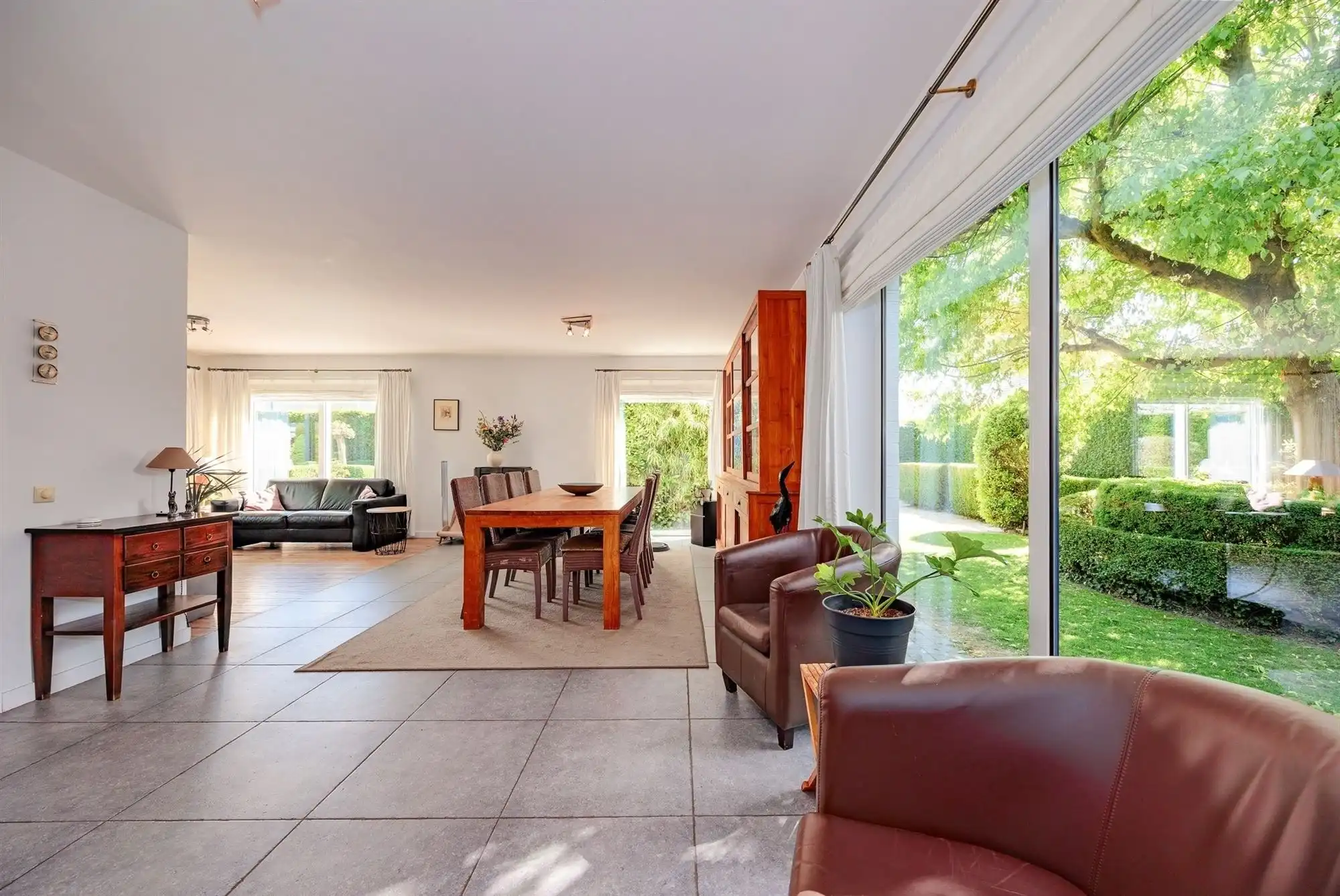 Supergelegen instapklare woning met grote tuin in Boechout foto 3