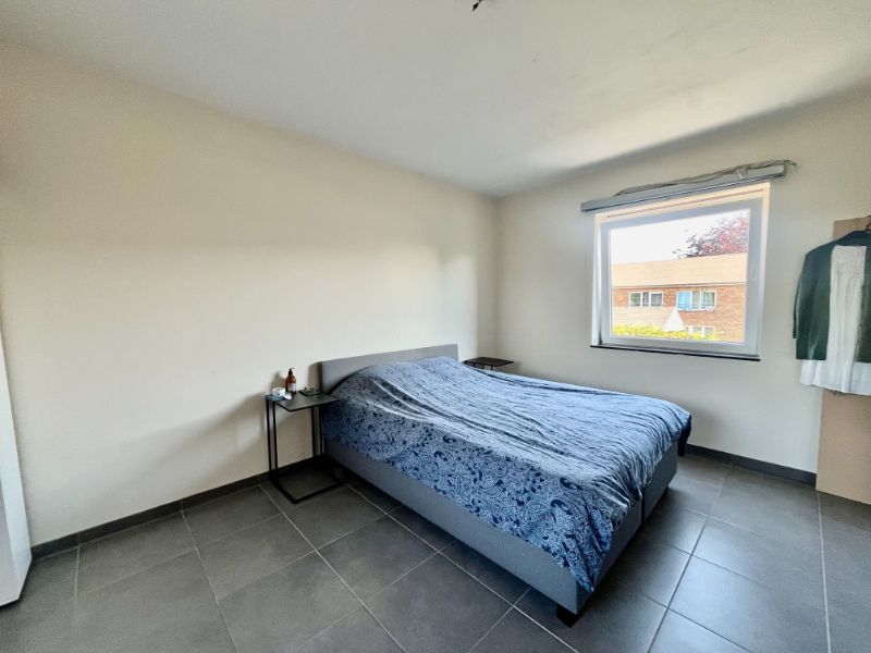 RECENTE WONING MET TUIN EN AUTOSTAANPLAATS foto 8