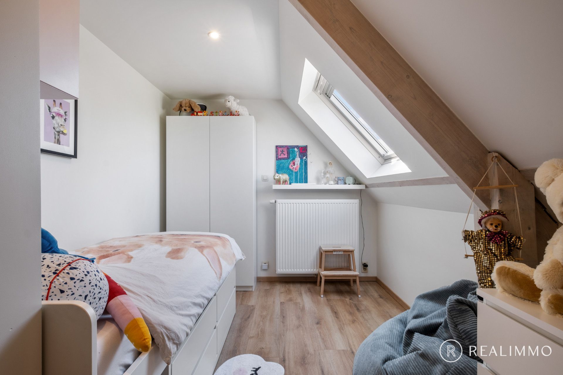 Stijlvol gerenoveerde woning op ruim perceel in het centrum van Moen foto 14