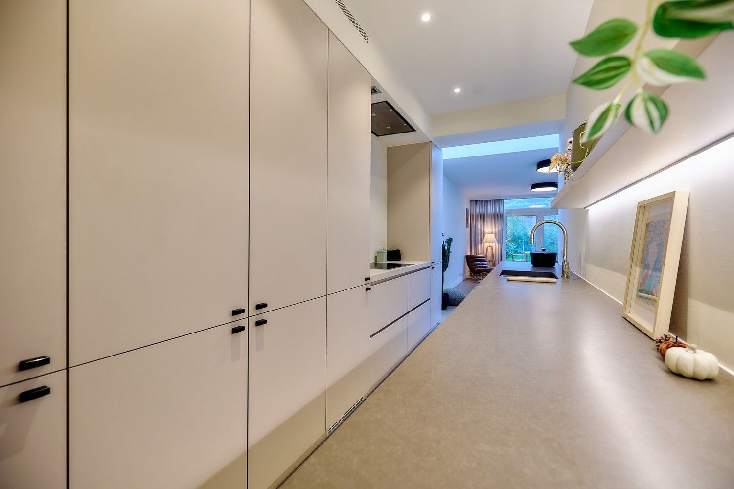 Gerenoveerde interbellum burgerwoning met 4 slaapkamers en grote tuin. foto 5