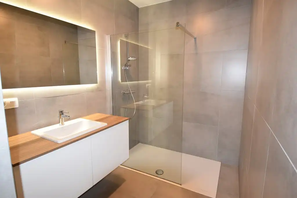 Modern en energiezuinig appartement te huur in hartje Nieuwkerken-Waas foto 8