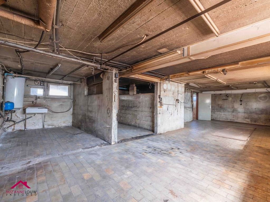 Vrijstaande, op te frissen woning foto 32
