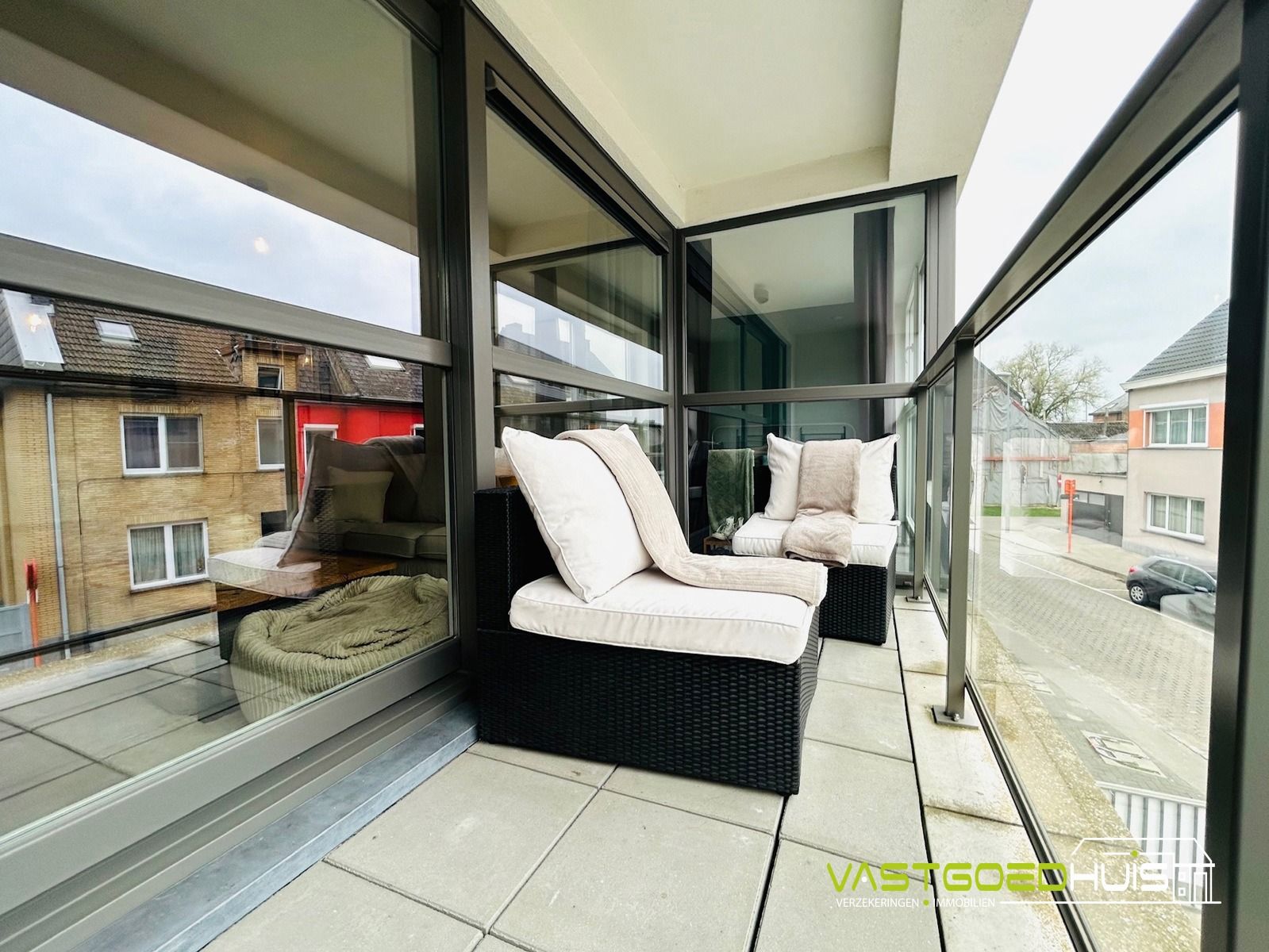 Modern appartement met 2 slaapkamers en terras foto 12