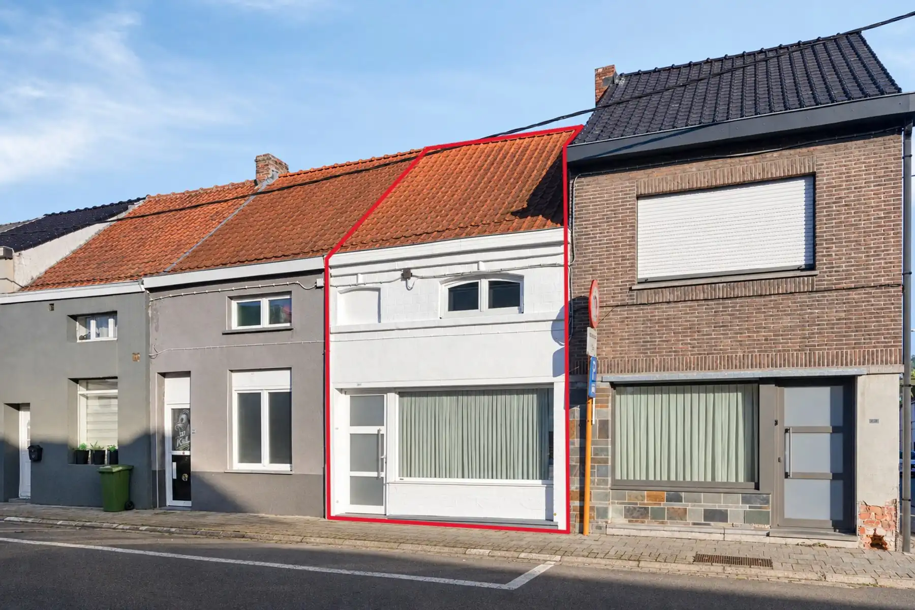 Recent gerenoveerde rijwoning met 2 slaapkamers - WETTEREN foto {{pictureIndex}}