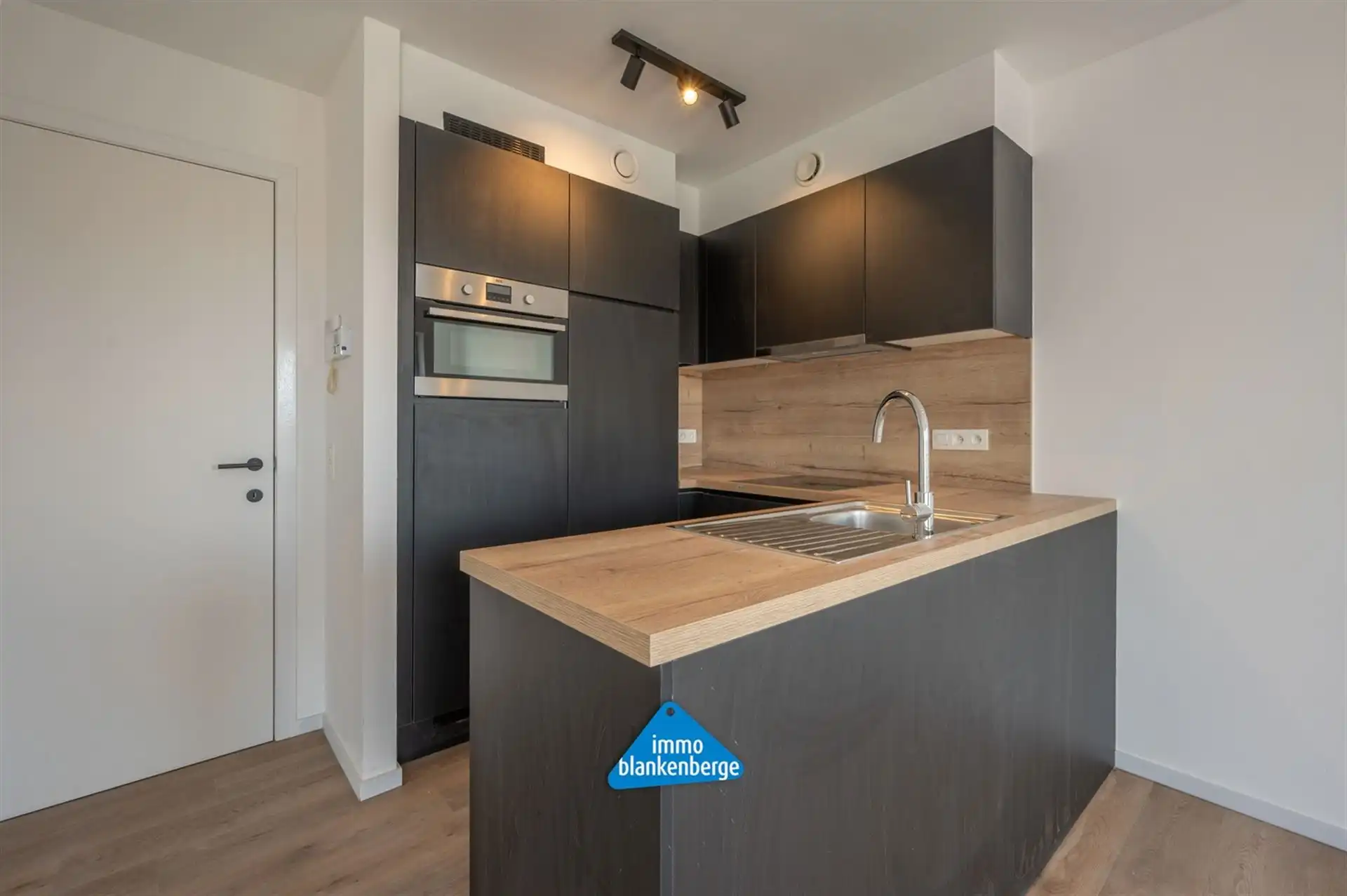 Volledig afgewerkt appartement met 1 slaapkamer foto 5