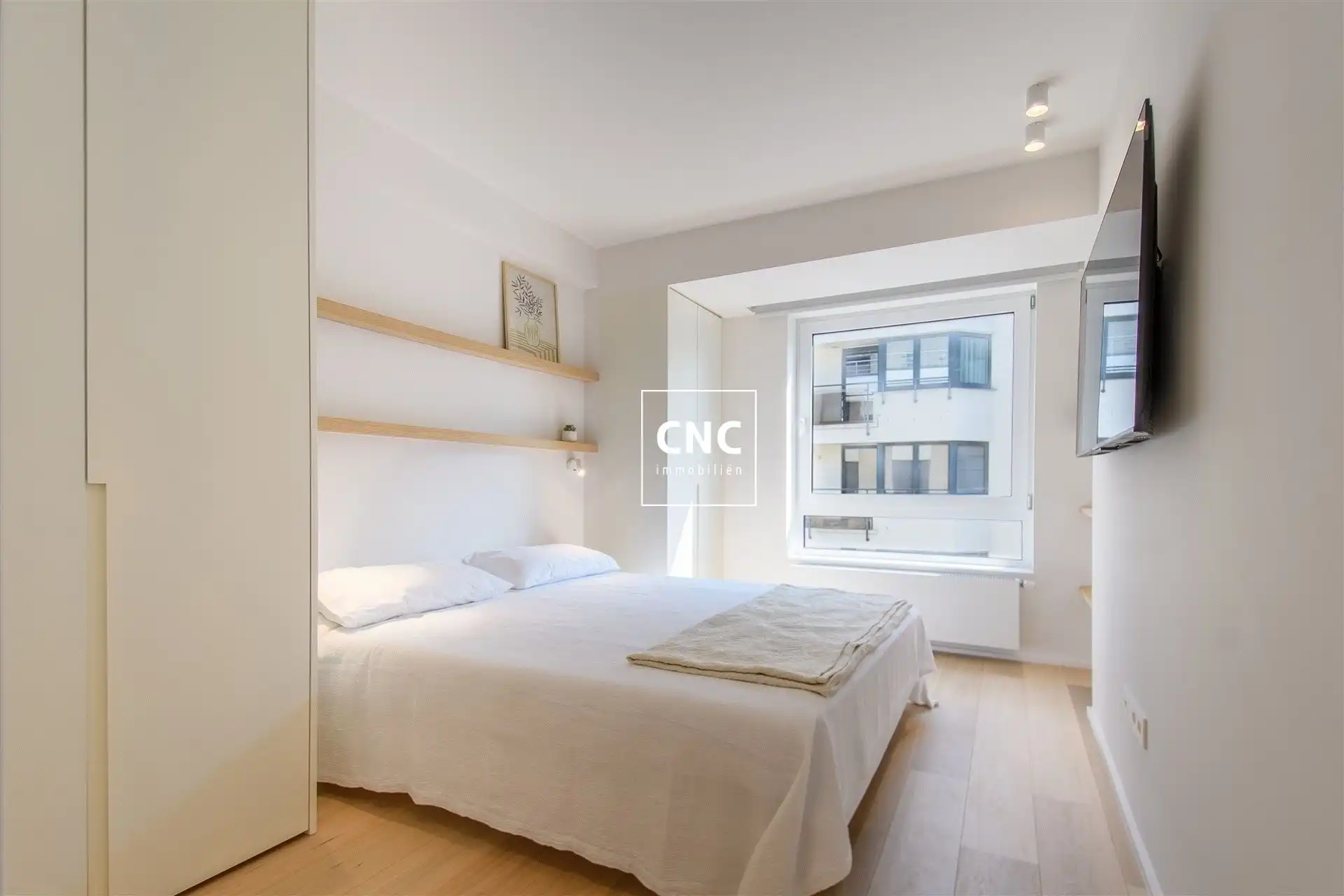 Stijlvol gerenoveerd en zonnig hoekappartement op topligging foto 10