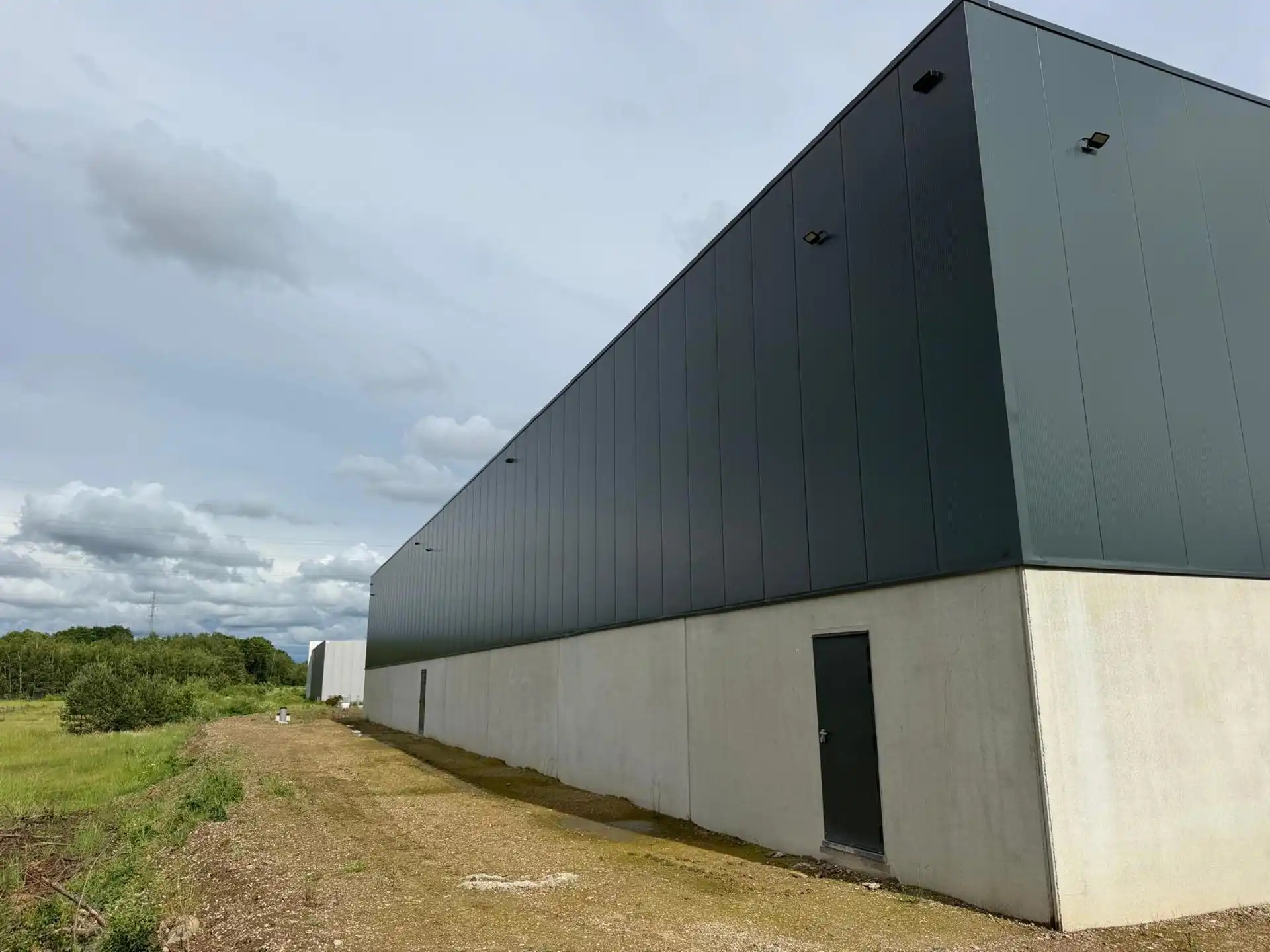 TE HUUR Dilsen-Stokkem – Nieuwbouw Bedrijfshal van 1.590m² foto 7
