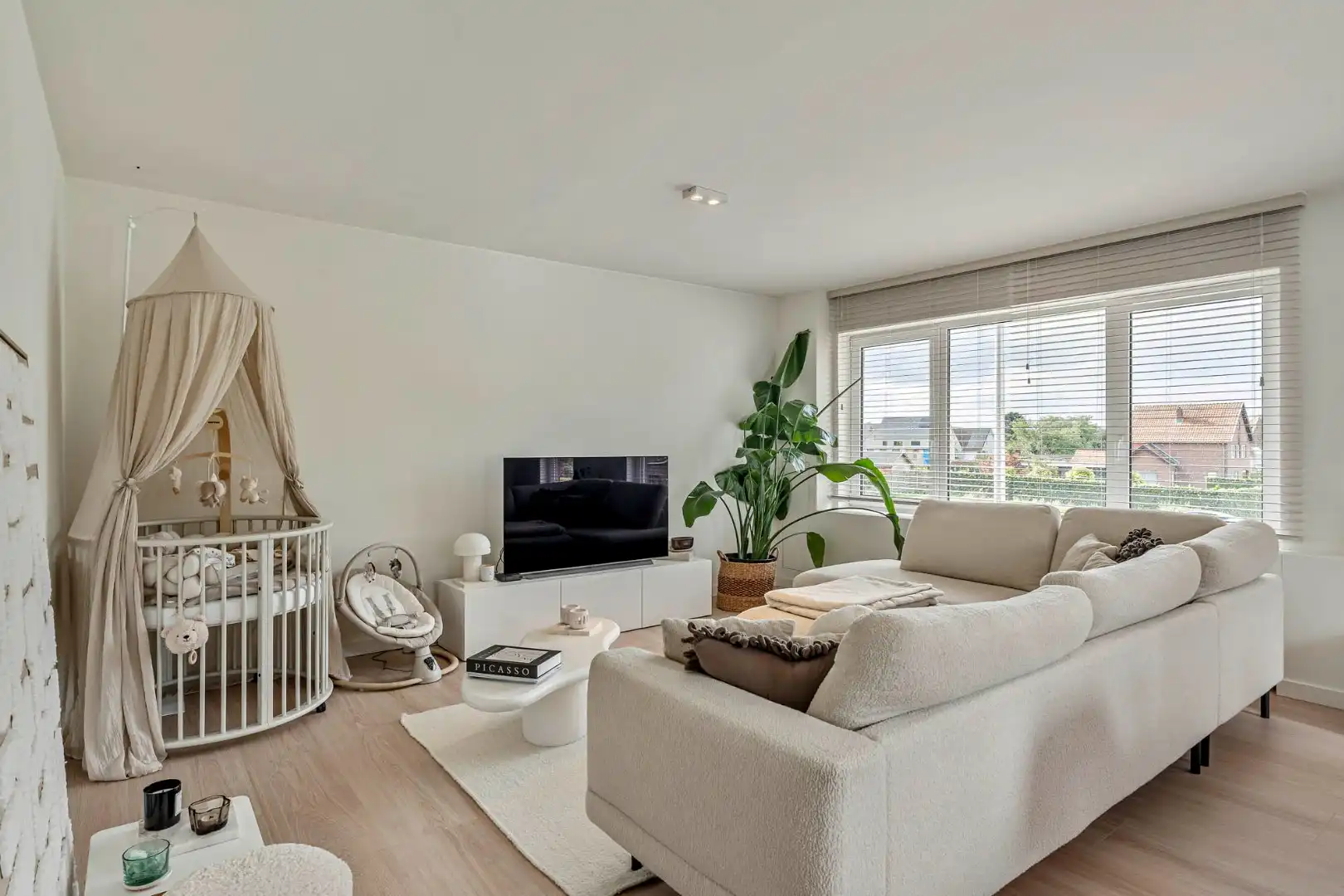 Comfortabel, mooi gerenoveerd duplex-appartement mét ruim terras en carport! foto 5