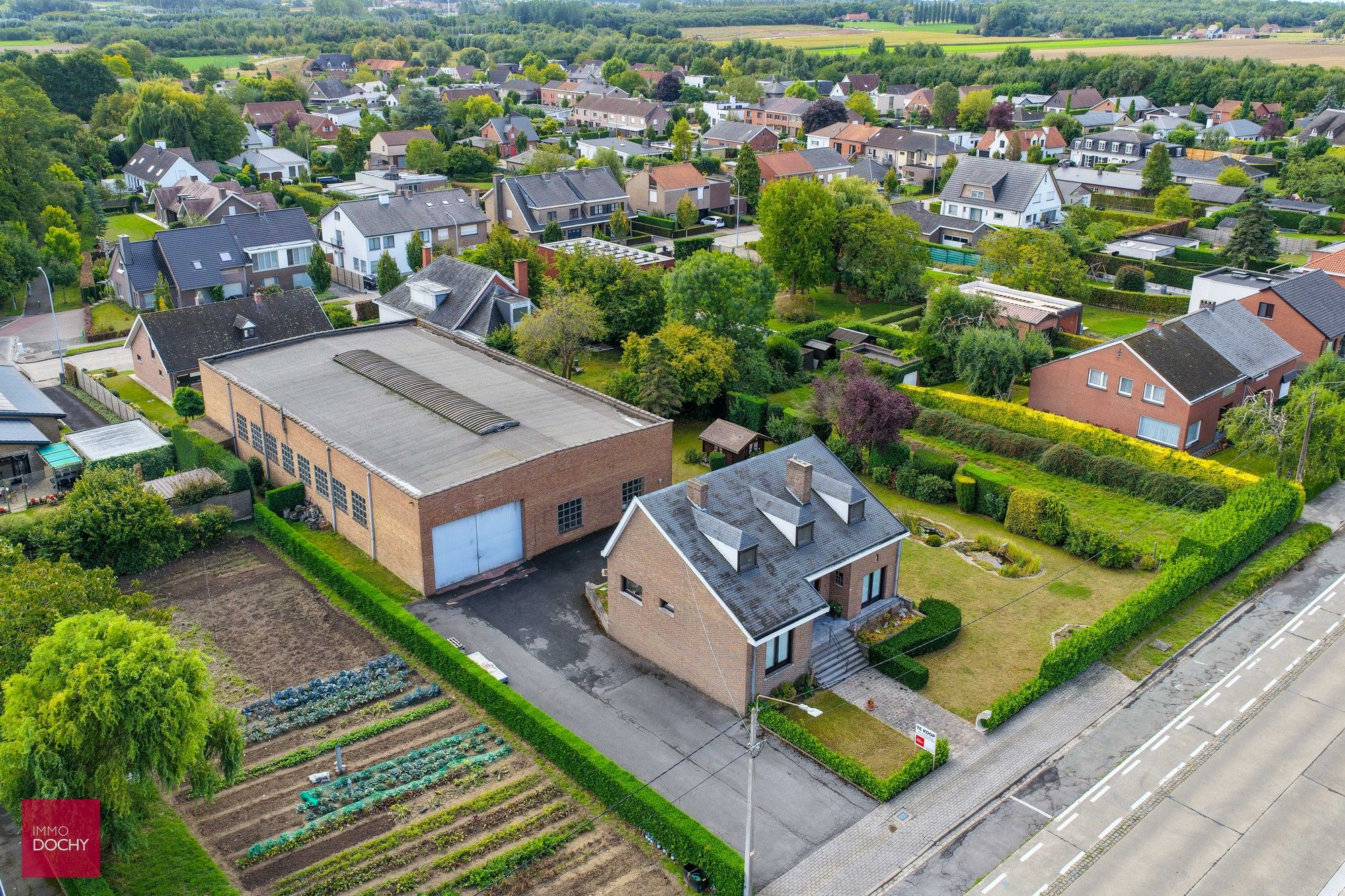 Alleenstaande woning met ruim magazijn (575m²) foto 4