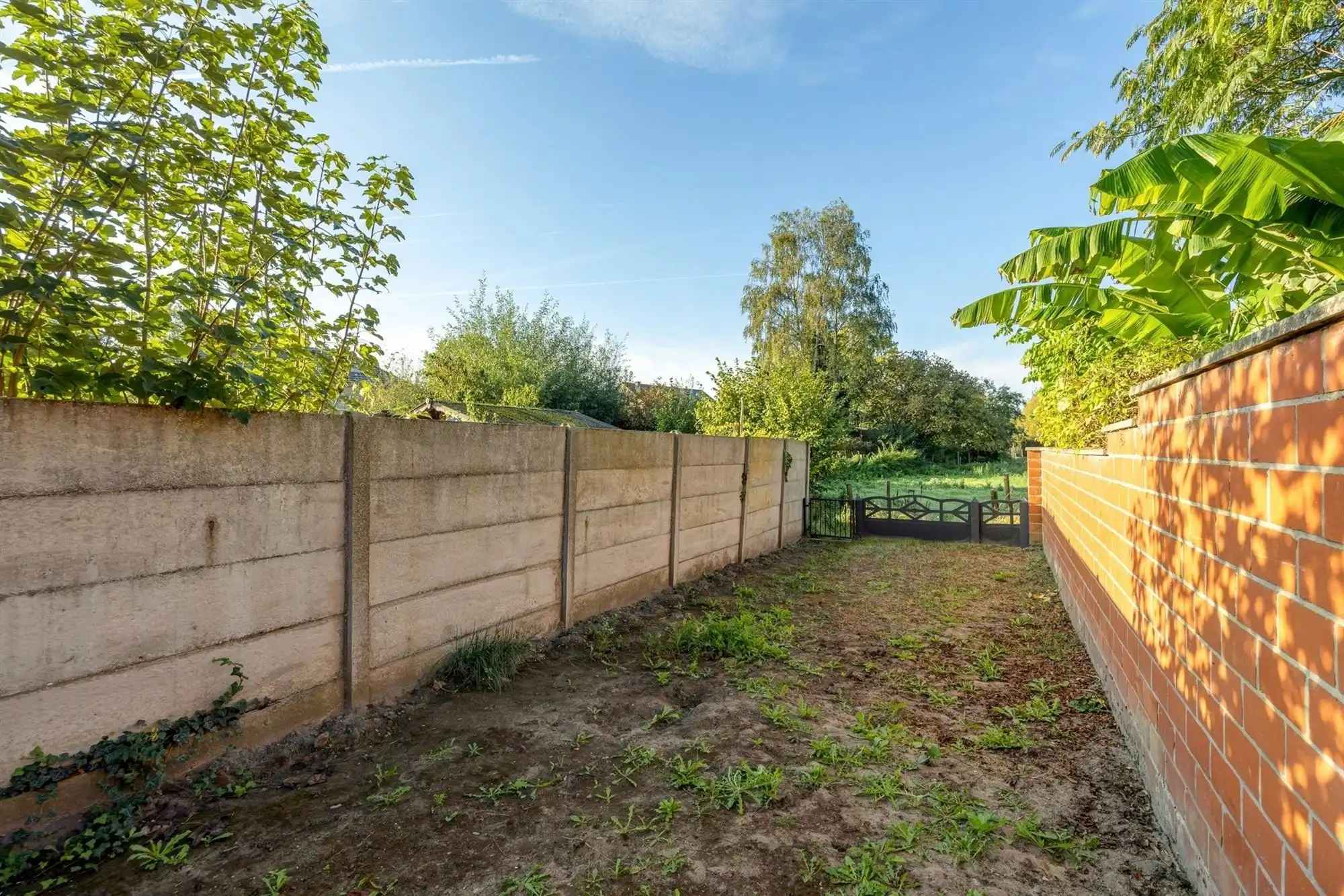 Gerenoveerde woning met drie slaapkamers en tuin foto 25