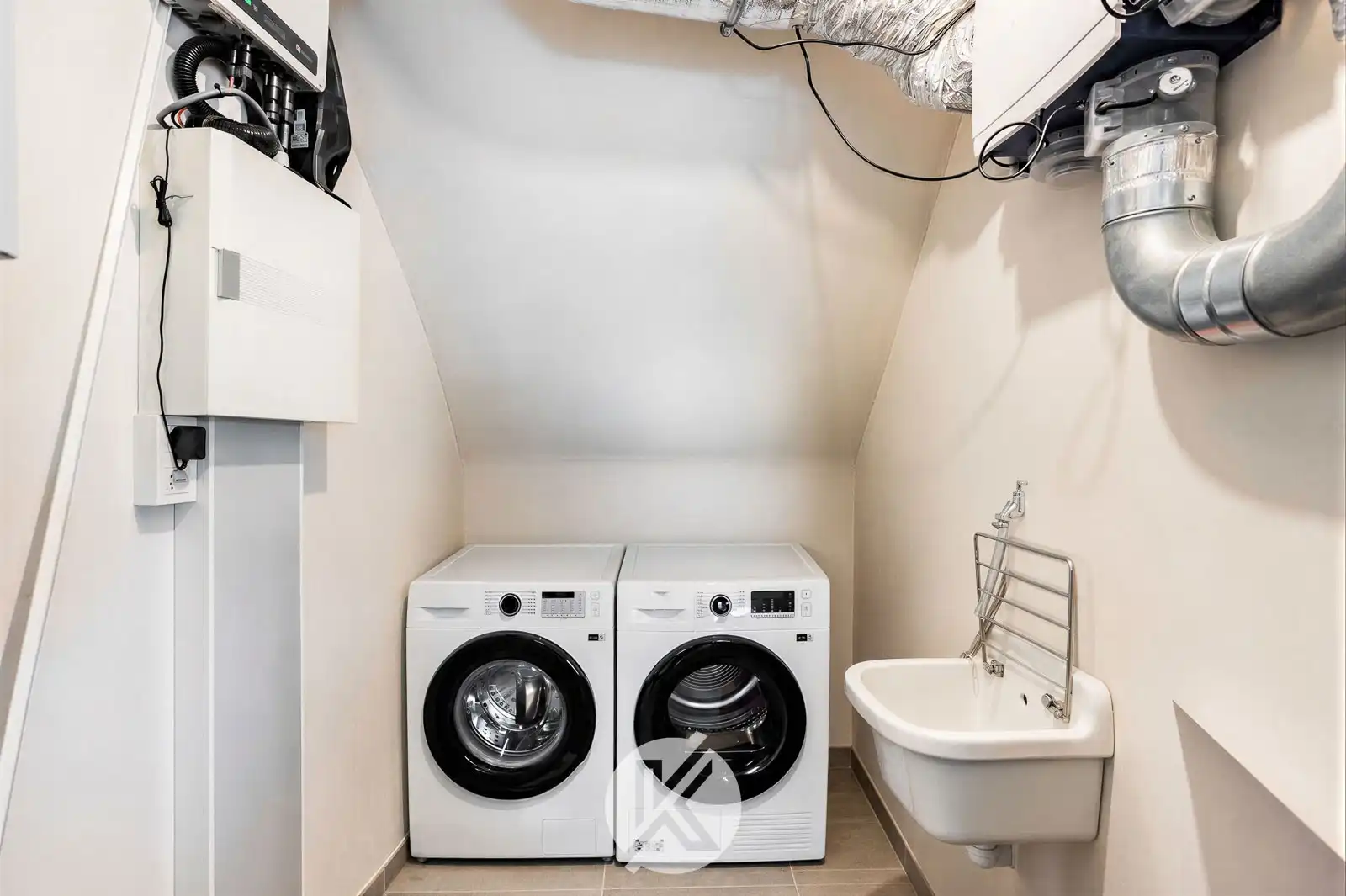 Elegant appartement met private garage foto 14
