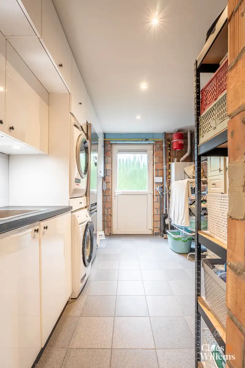 Ruime villa te koop in Dilbeek vrij beroep/ kangoeroewonen foto 19