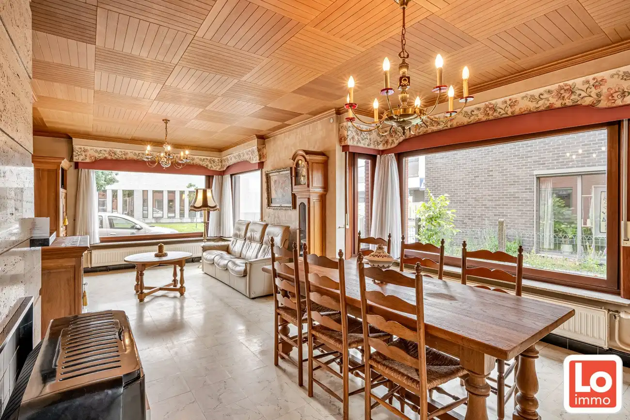 BEZOEKMOMENT VOLZET!! Ruime halfopen bebouwing met 3 slaapkamers, garage en zonnige tuin op centrale ligging in Oostakker foto 4