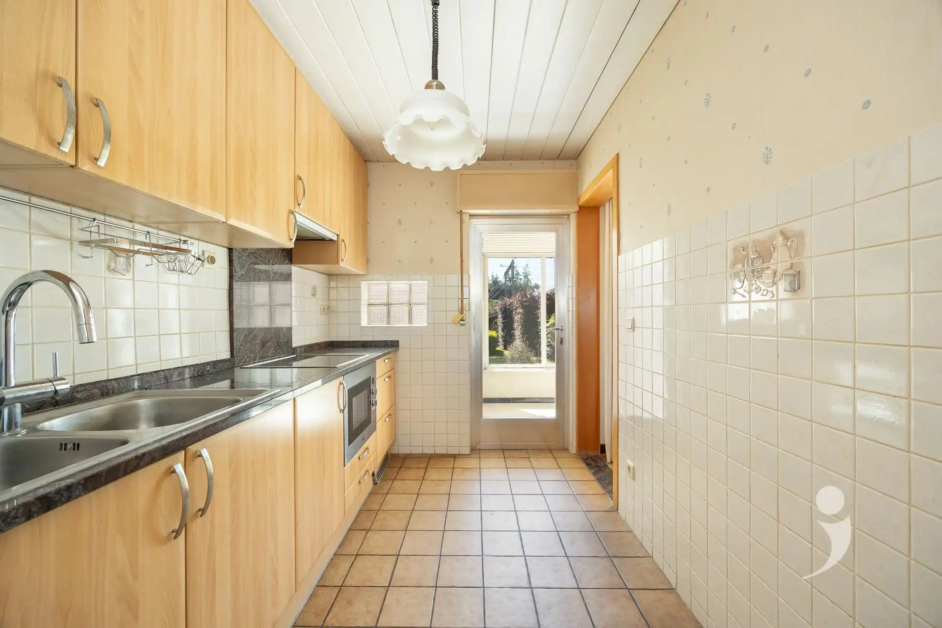 Te renoveren woning op een zonnig perceel foto 13