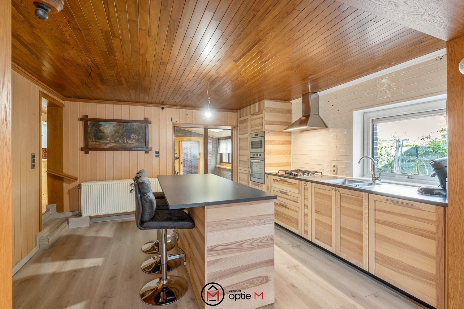 Ruime woning met garage en zonnepanelen foto 8