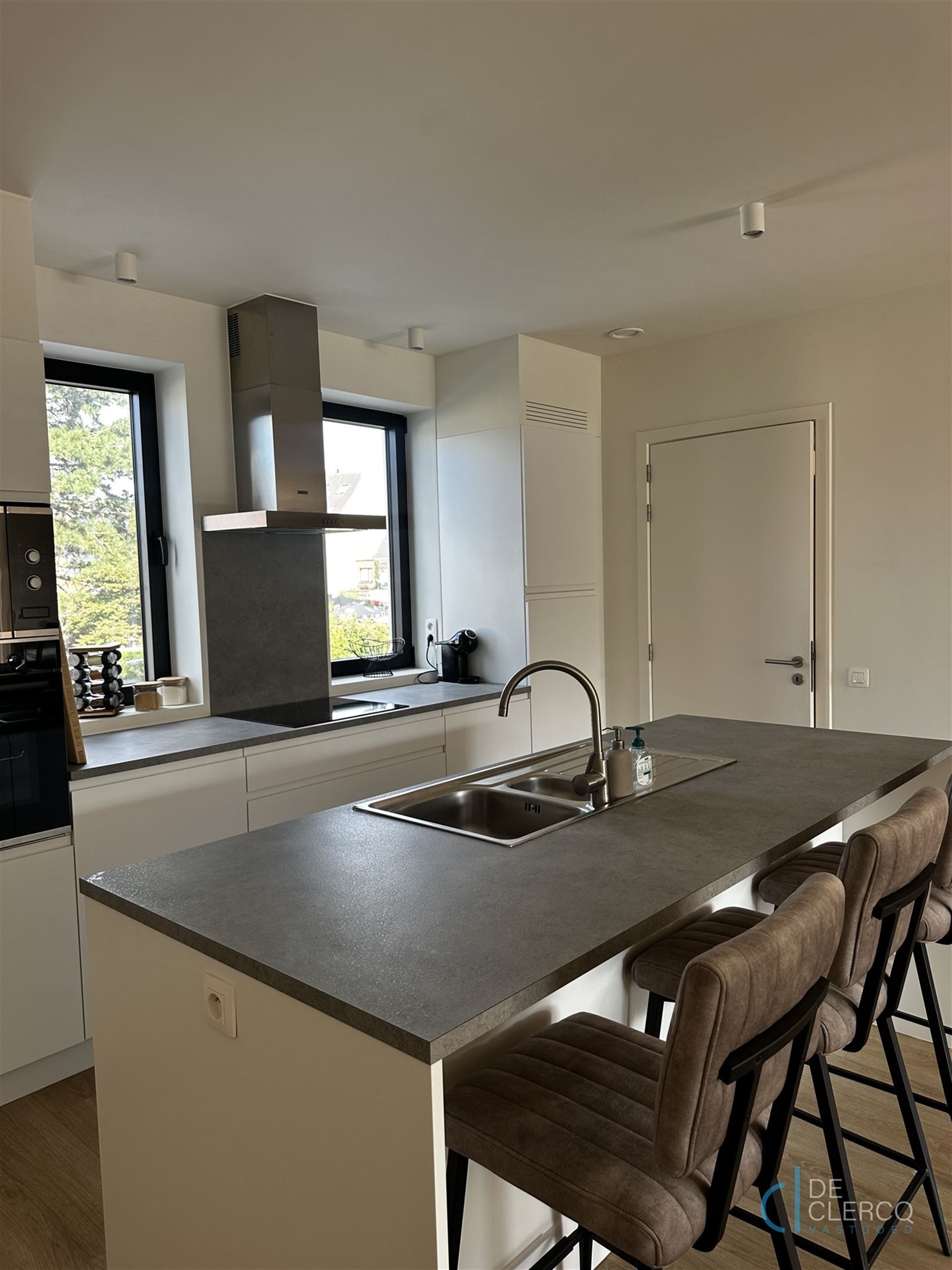 Tijdloos en duurzaam appartement TE HUUR op topligging in Lochristi! foto 3