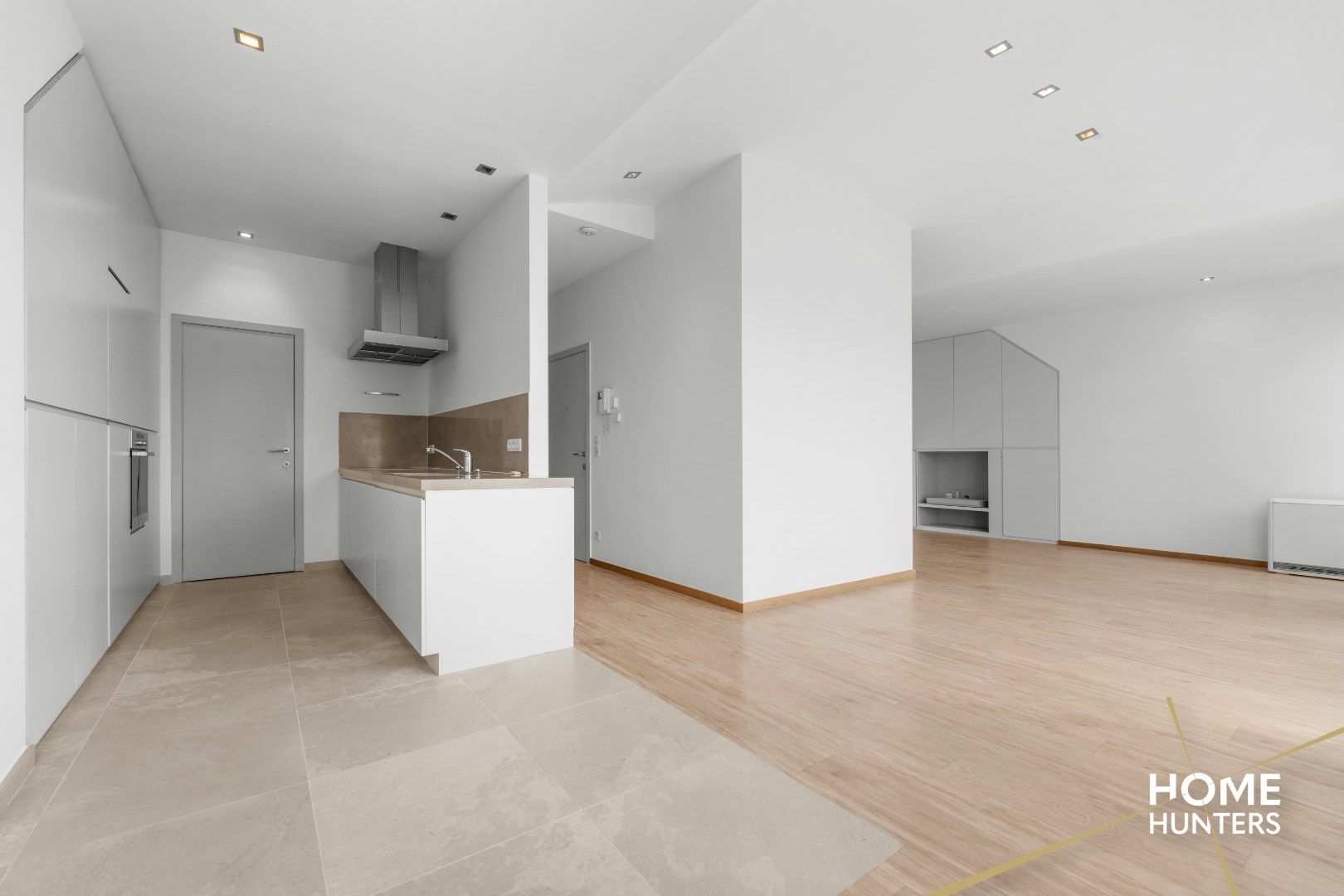 Instapklaar appartement met zonnig terras op toplocatie in Ieper foto 4
