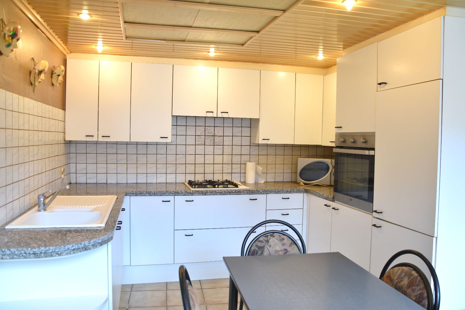 Te koop in Moorsele deze te renoveren HOB met véél potentieel foto 2