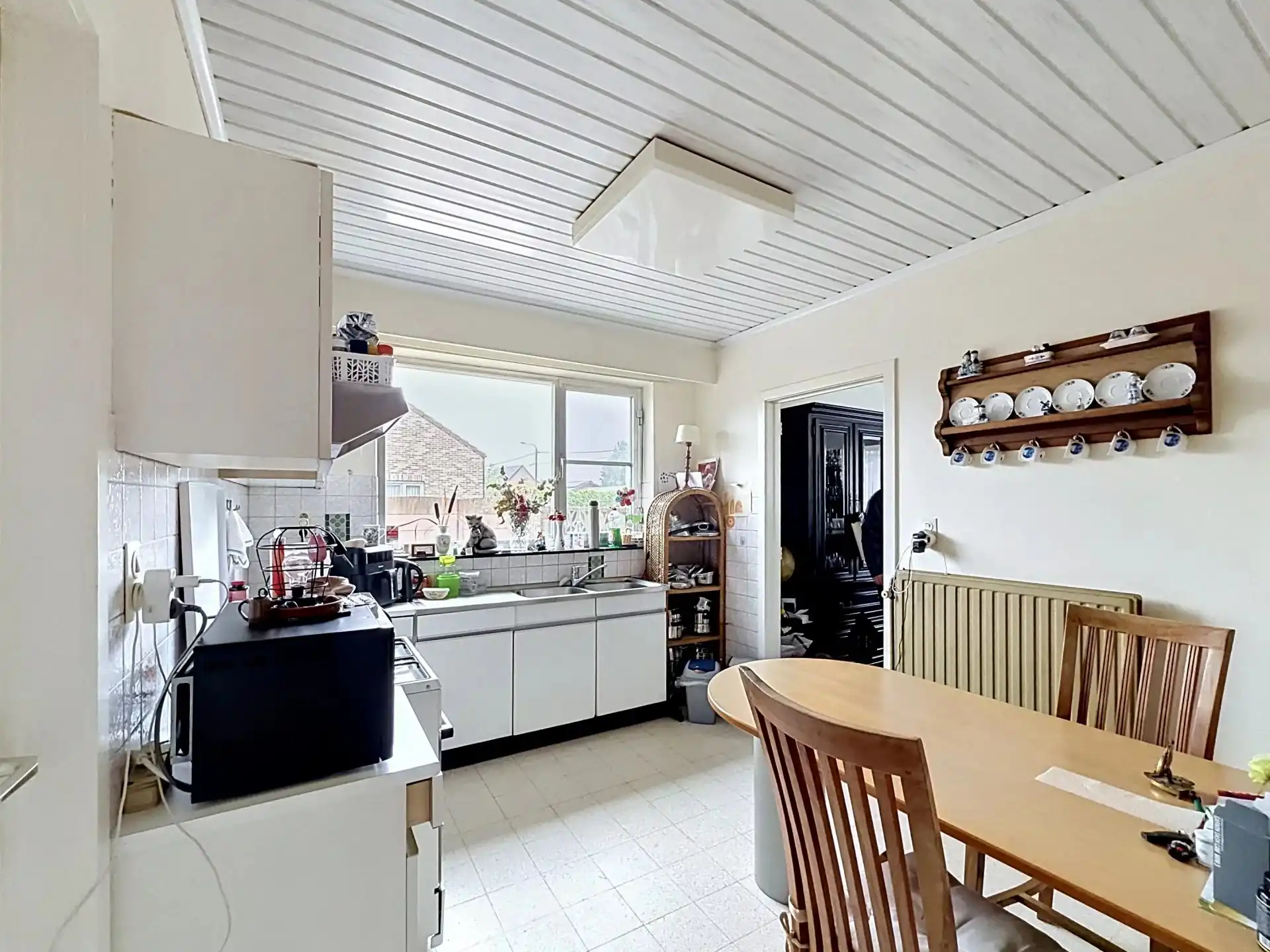 Te renoveren gelijkvloerse woning met 3 slaapkamers op een ruim perceel. foto 6
