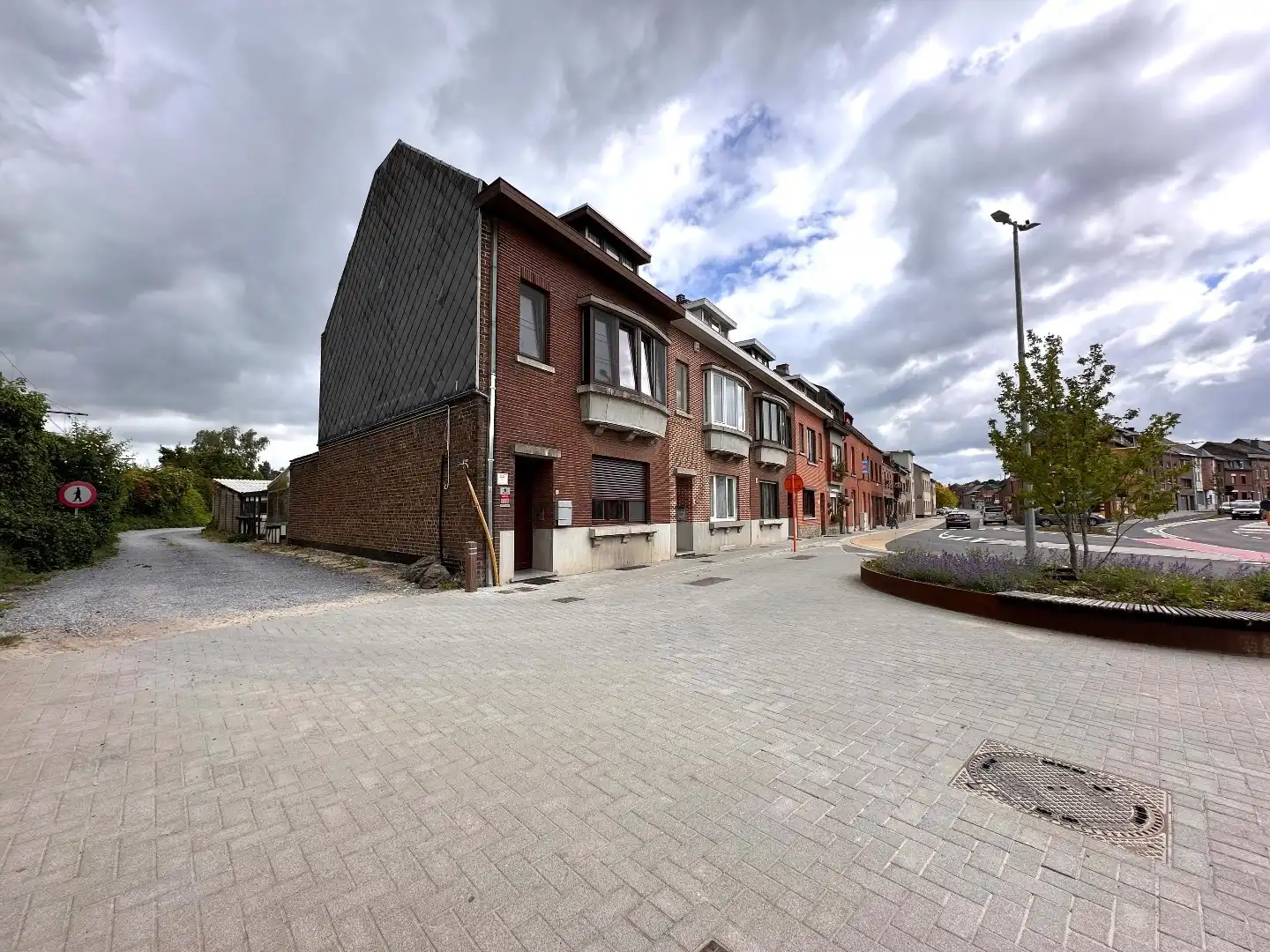 Volledig gerenoveerde woning met garage en tuin in hartje Tongeren! foto 27