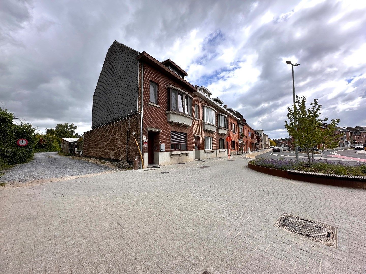 Volledig gerenoveerde woning met garage en tuin in hartje Tongeren! foto 27