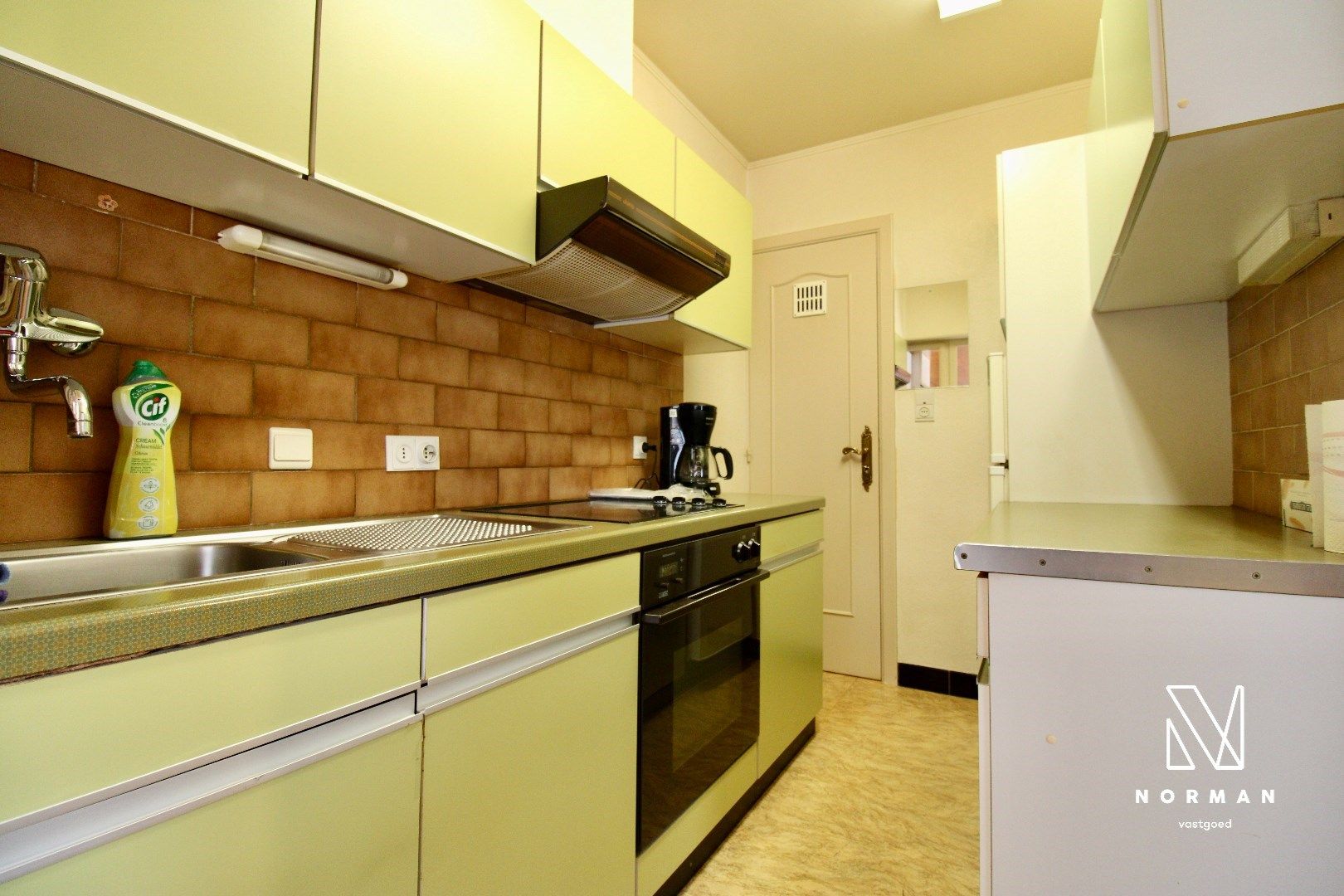 Woning op rustige ligging met uitweg en garage. foto 4