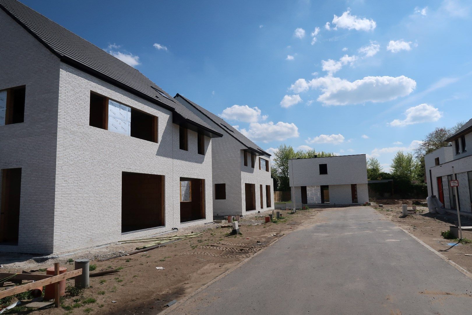 Nieuwbouwwoning met 4 slaapkamers op een uitstekende ligging in centrum Jabbeke foto 2