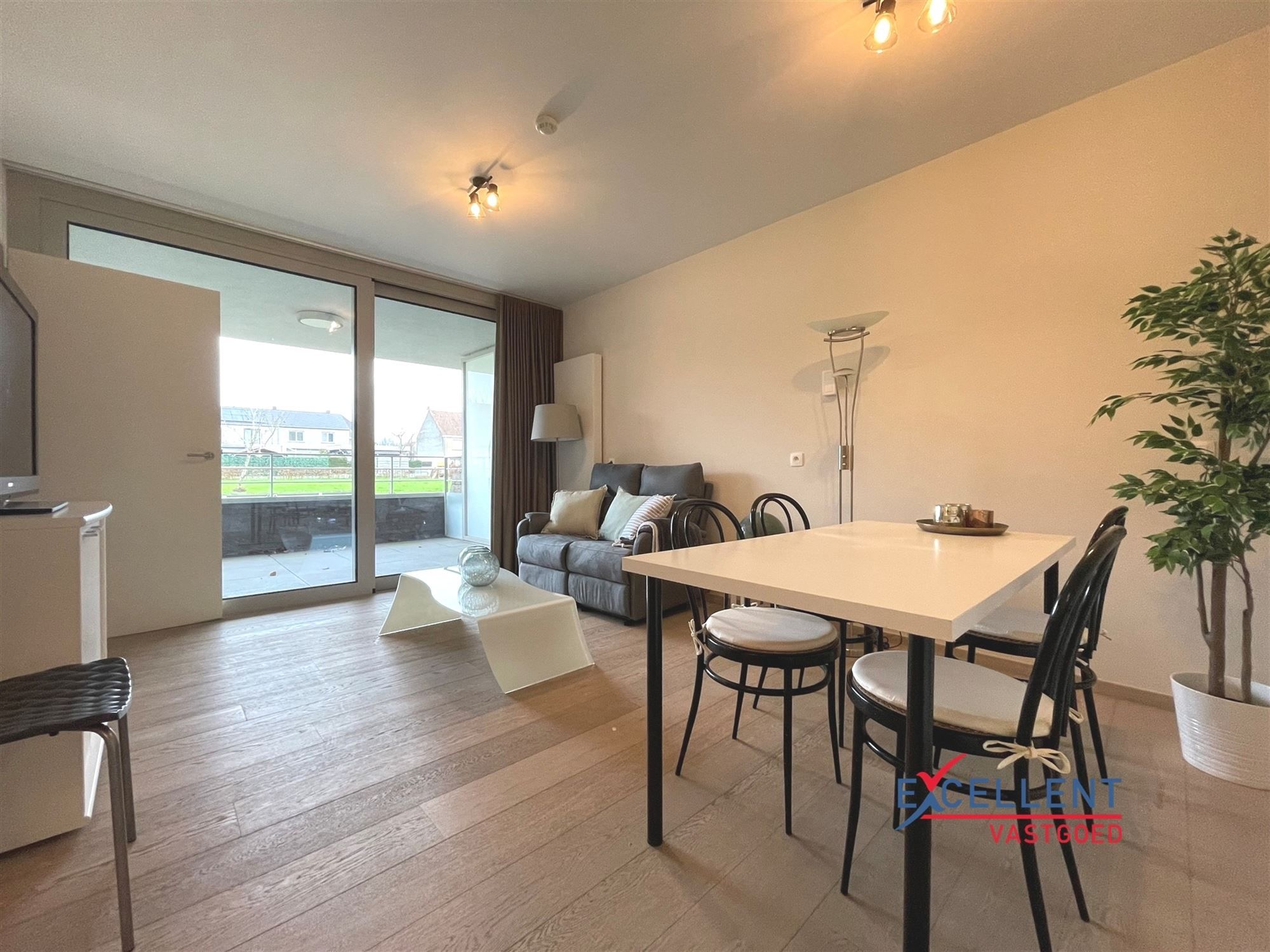 Moderne instapklare service flat in residentie Leiedam te huur foto 3