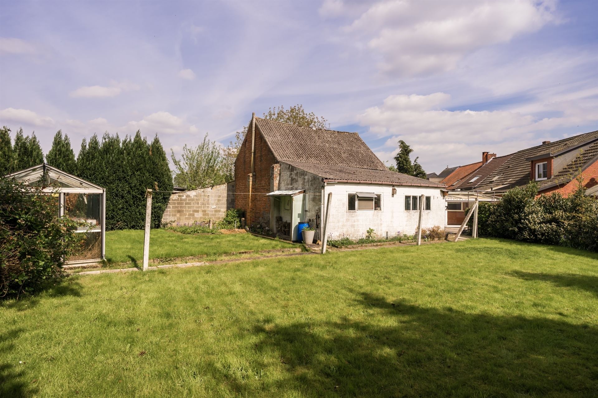 Zeer ruimte te renoveren woning op een terrein van 942 m² foto 30