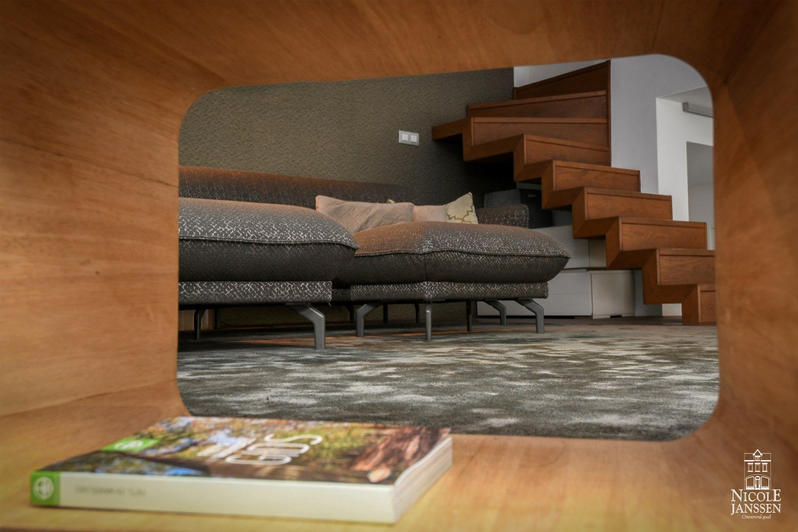 Ruime en speels ingedeelde woning met bijzondere architectuur en praktijkruimte foto 10