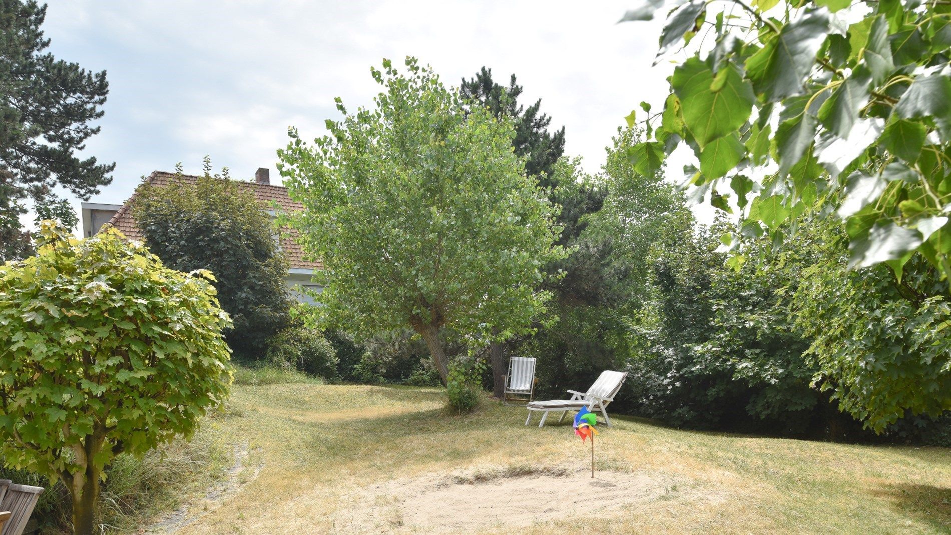 Authentieke duinenvilla gelegen in het Zoute aan een  rustig paadje op wandelafstand van de Zeedijk en de Kustlaan. foto 21