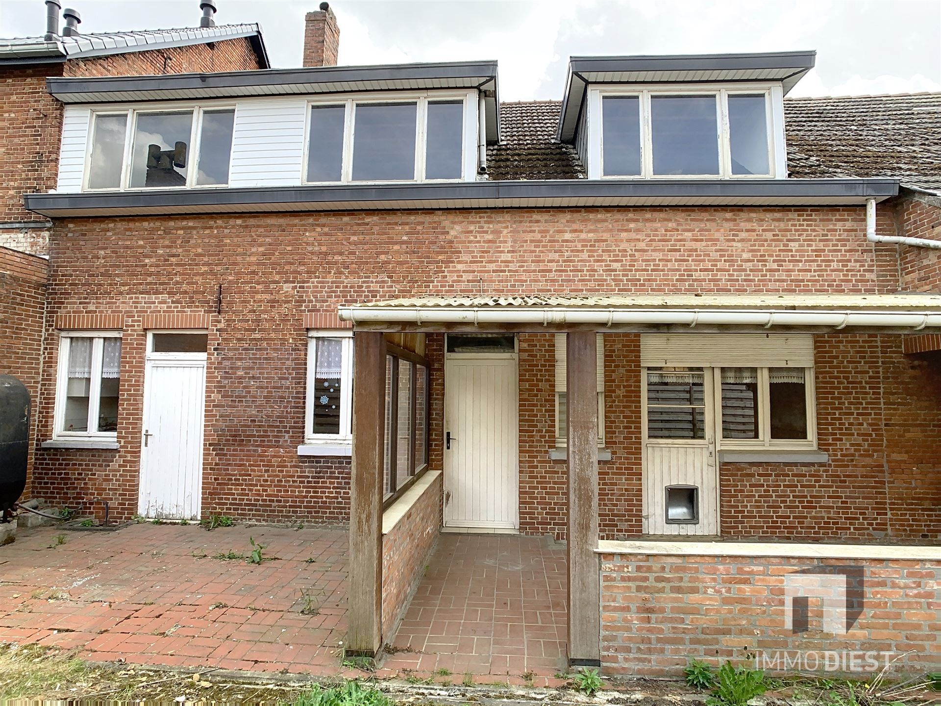 2 te renoveren woningen foto 2