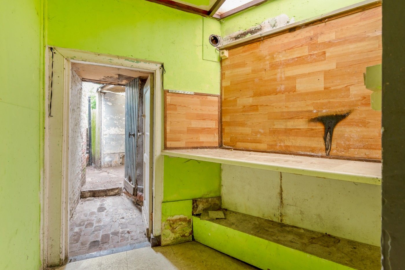 Karaktervolle, te renoveren woning met 4 slpk., garage en tuin foto 7