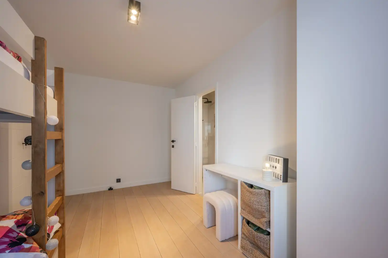 Lichtrijk appartement met zijdelings zeezicht en prachtig open zicht over Duinbergen foto 18
