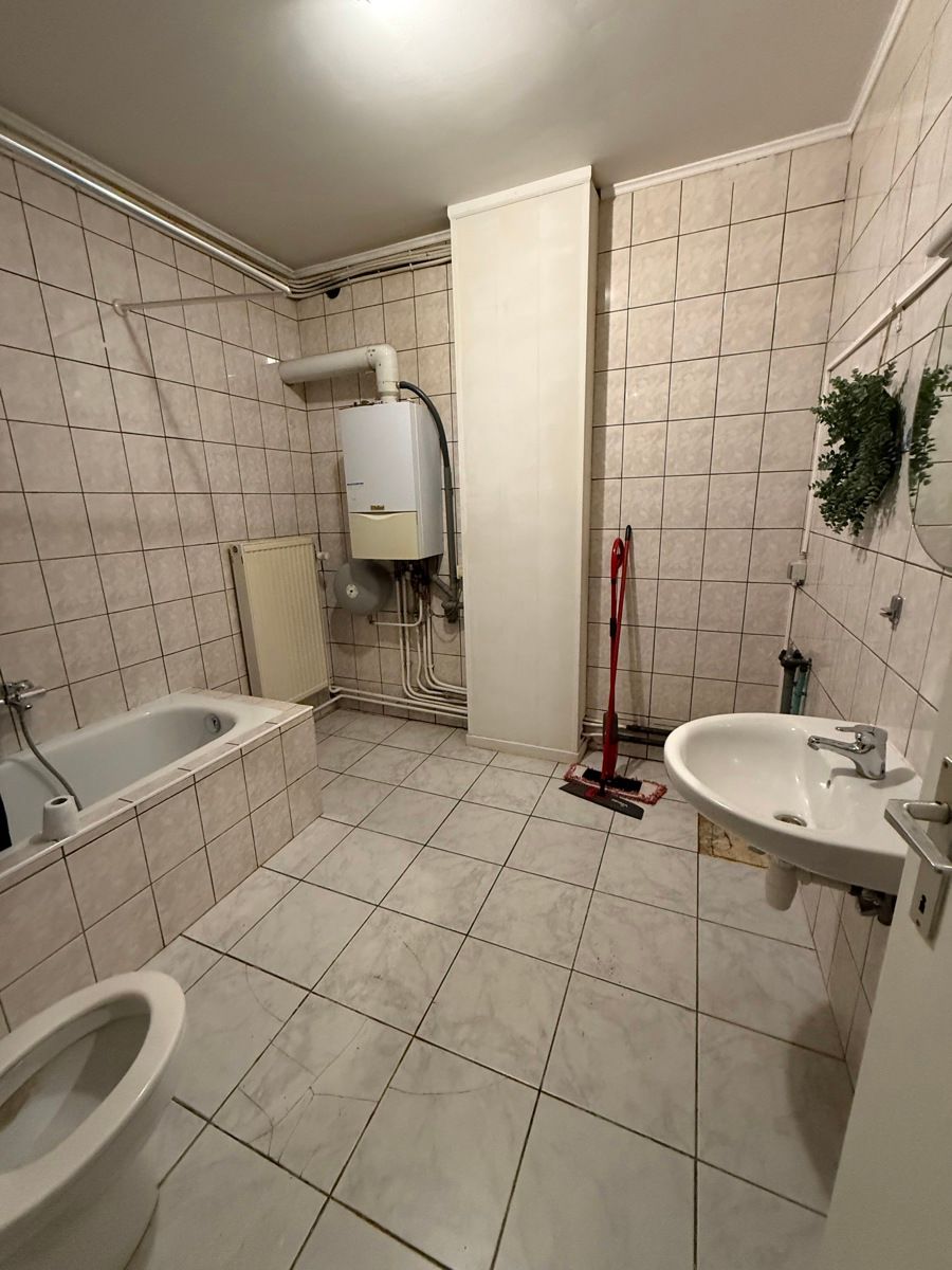 Appartement met 2 slaapkamers in de bruisende handelsstraat Vennestraat te huur! foto 4