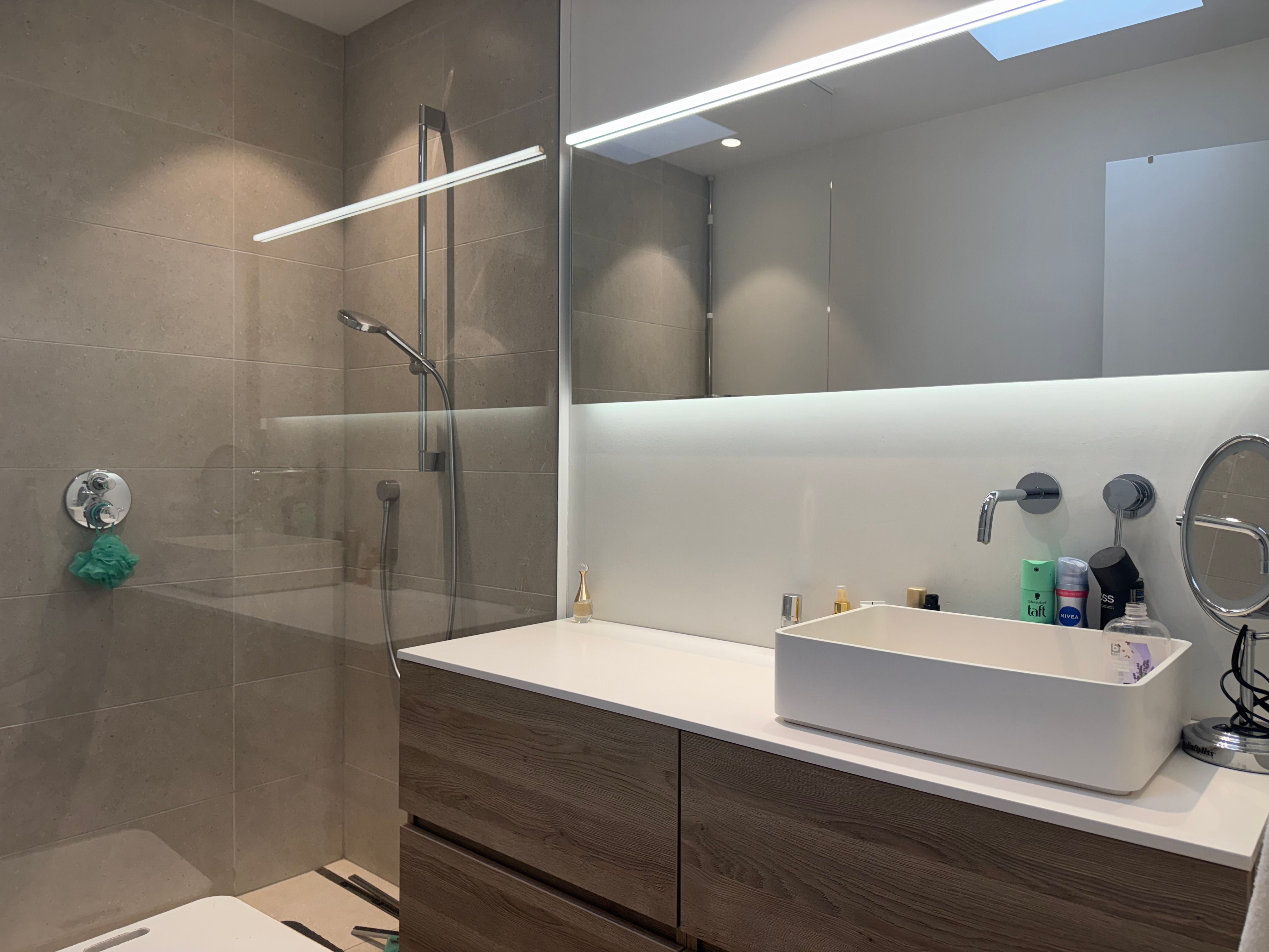 Gezellig appartement met 1 slaapkamer en een groot terras in Genk foto 10