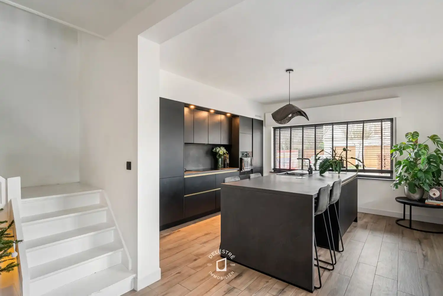 INSTAPKLARE, TRENDY HALFOPEN BEBOUWING MET TUIN EN MODERNE TECHNIEKEN foto 5