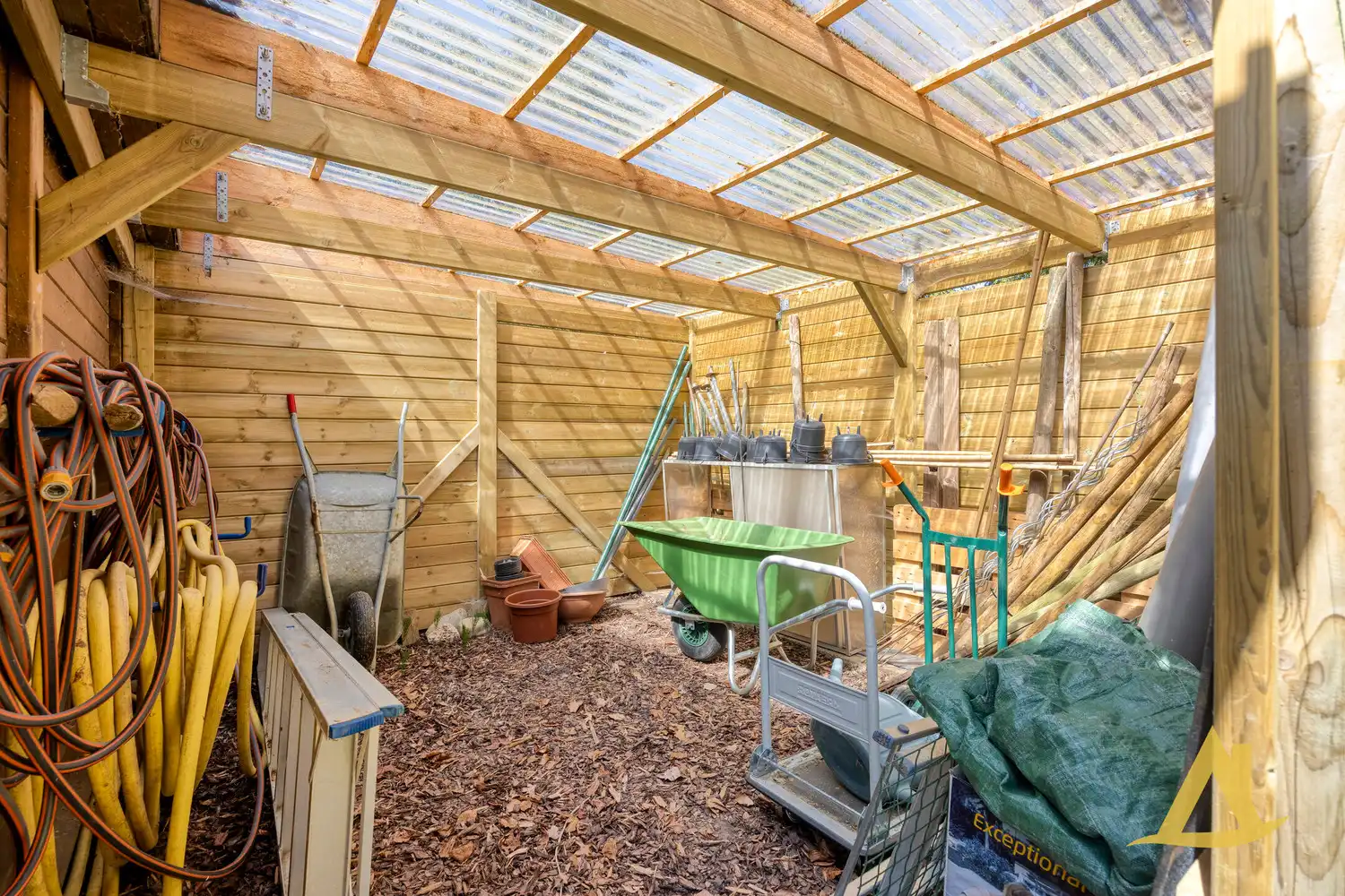 EXCLUSIEVE VILLA MET PARKTUIN EN ZWEMVIJVER OP EEN PERCEEL VAN 1HA 5A 16CA! foto 62