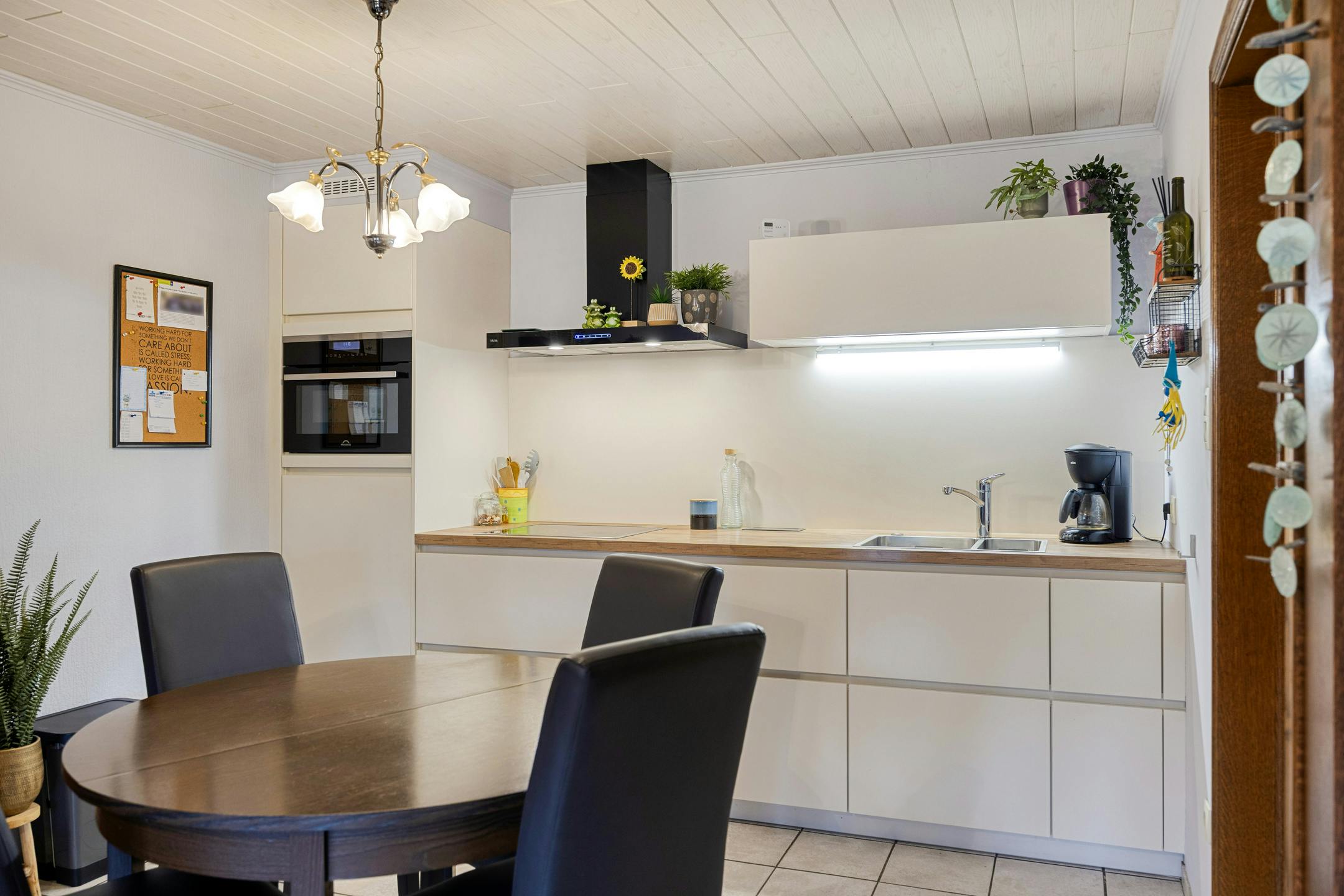 Gelijkvloerse, rolstoelvriendelijk huis te koop op rustige locatie in Molenbeersel foto 6