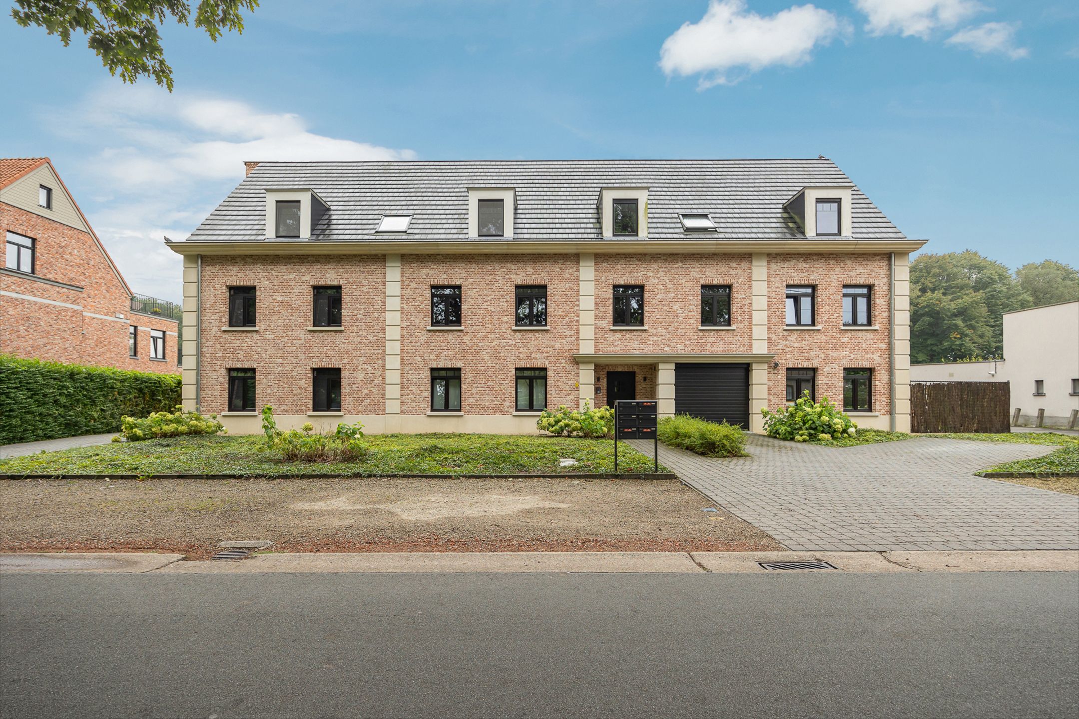 Recente penthouse met ruim terras te huur in Westmalle.  foto {{pictureIndex}}