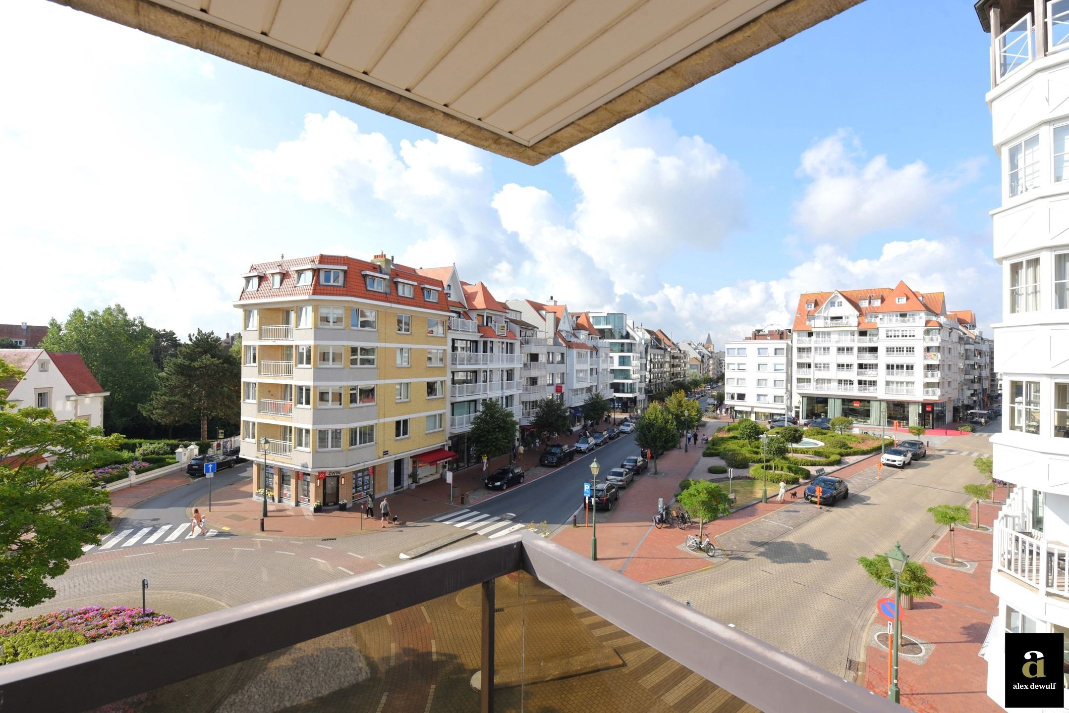 Hoofdfoto van de publicatie: Prachtig vernieuwd en gemeubeld 2-slaapkamer appartement in het Zoute