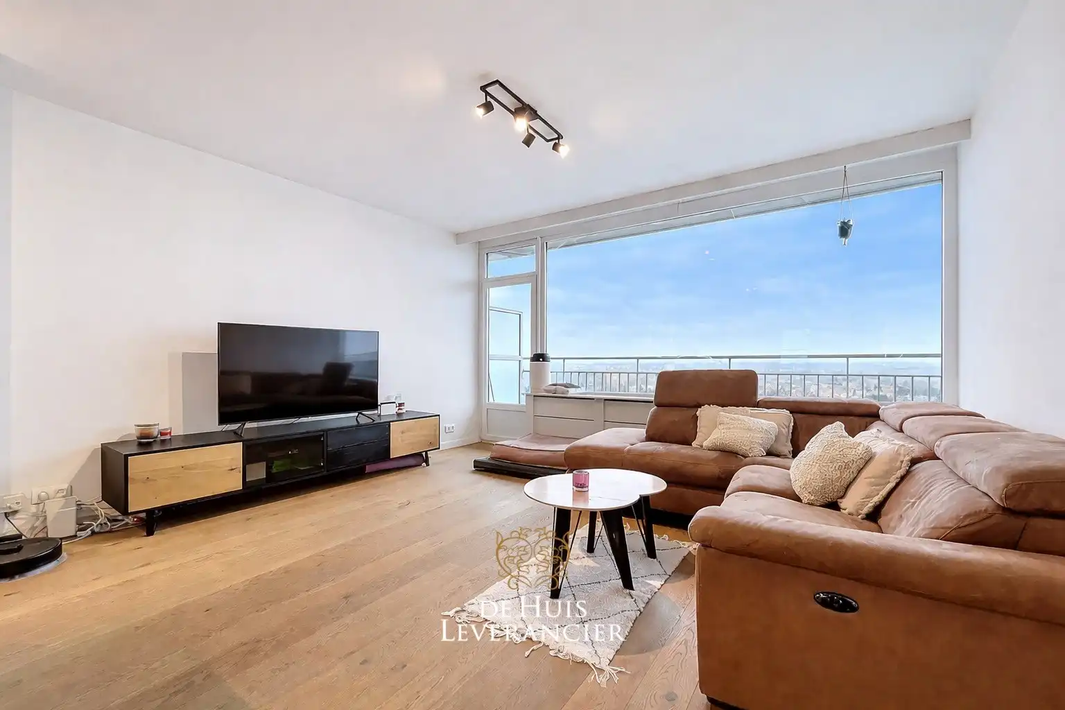 centraal gelegen, gerenoveerd appartement met panoramische zicht op 2 terrassen foto 7