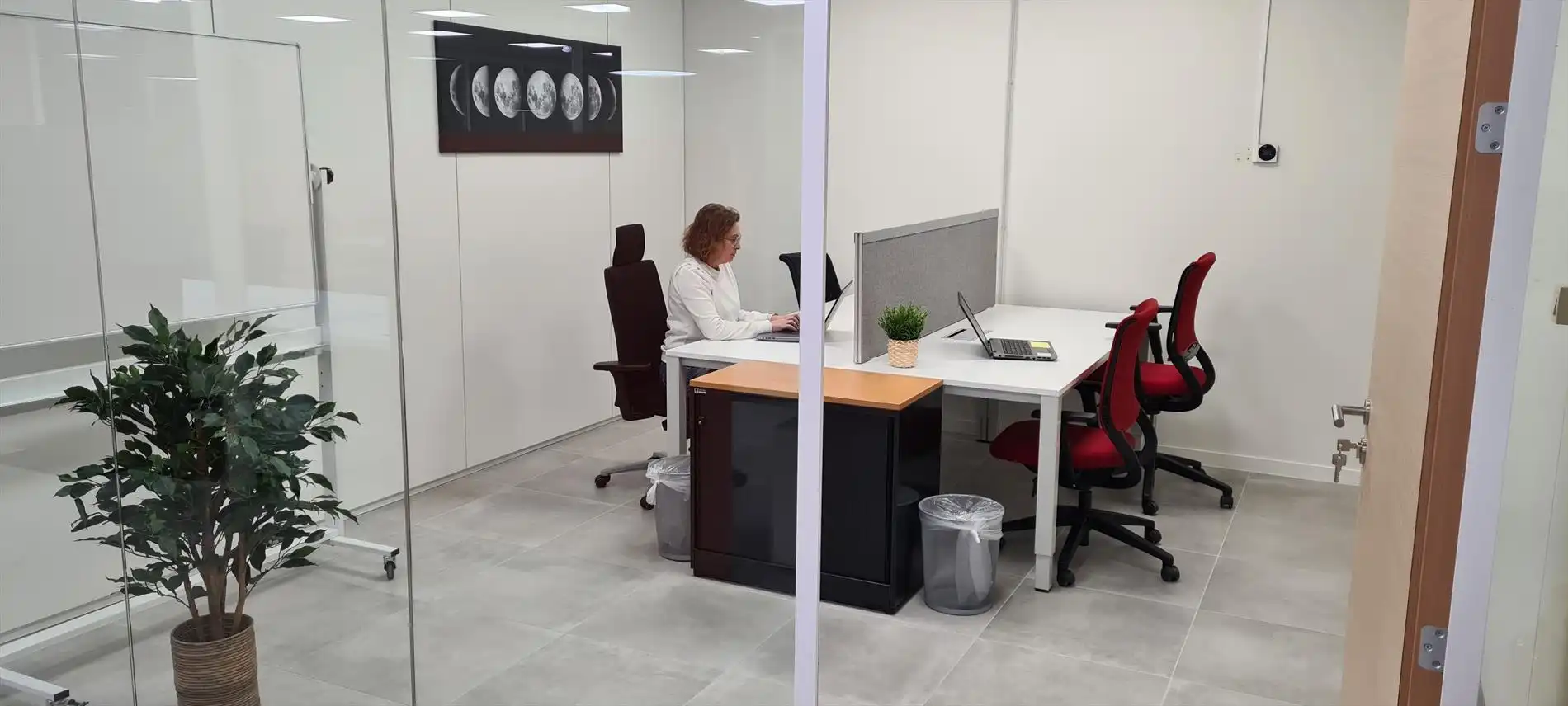 Uw gemeubeld kantoor in Mol. foto {{pictureIndex}}