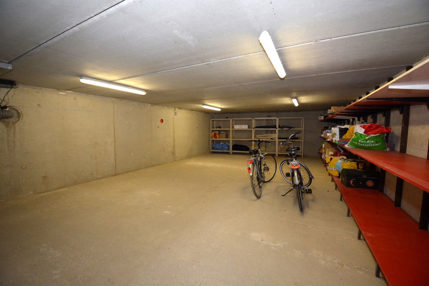 POLYVALENT MAGAZIJN TE CENTRUM OELEGEM! foto 8