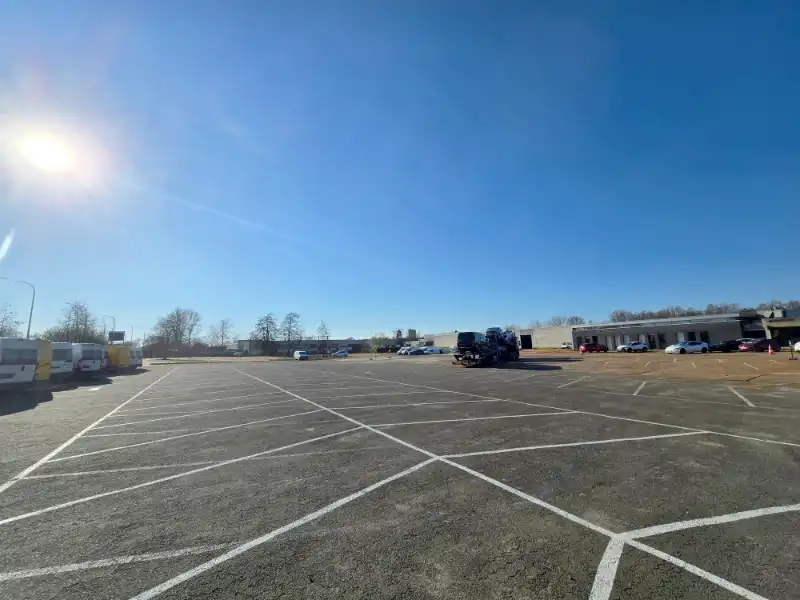 Magazijn met kantoren te huur foto 17